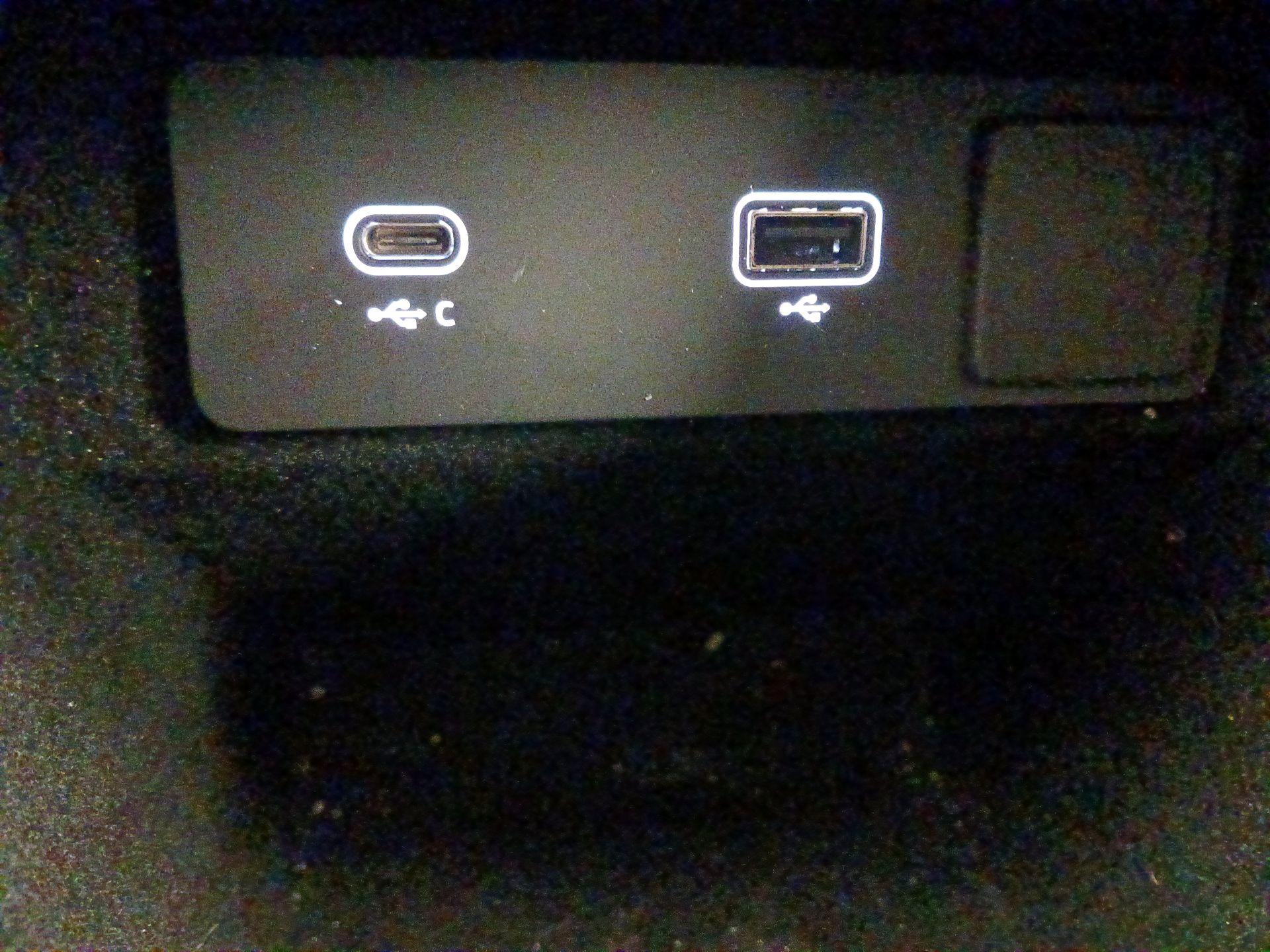 Thumbnail: 2023 Land Rover Range Rover Evoque - 18