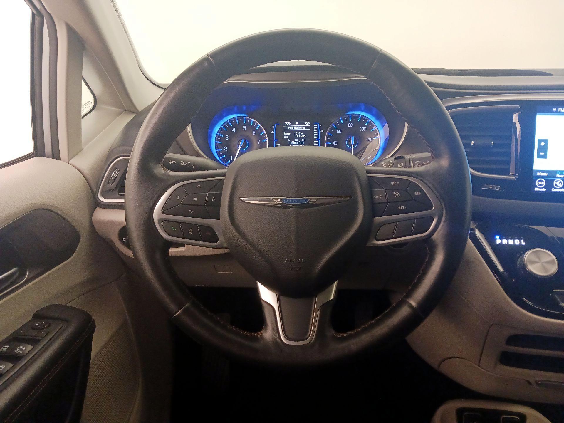 Thumbnail: 2020 Chrysler Pacifica - 10