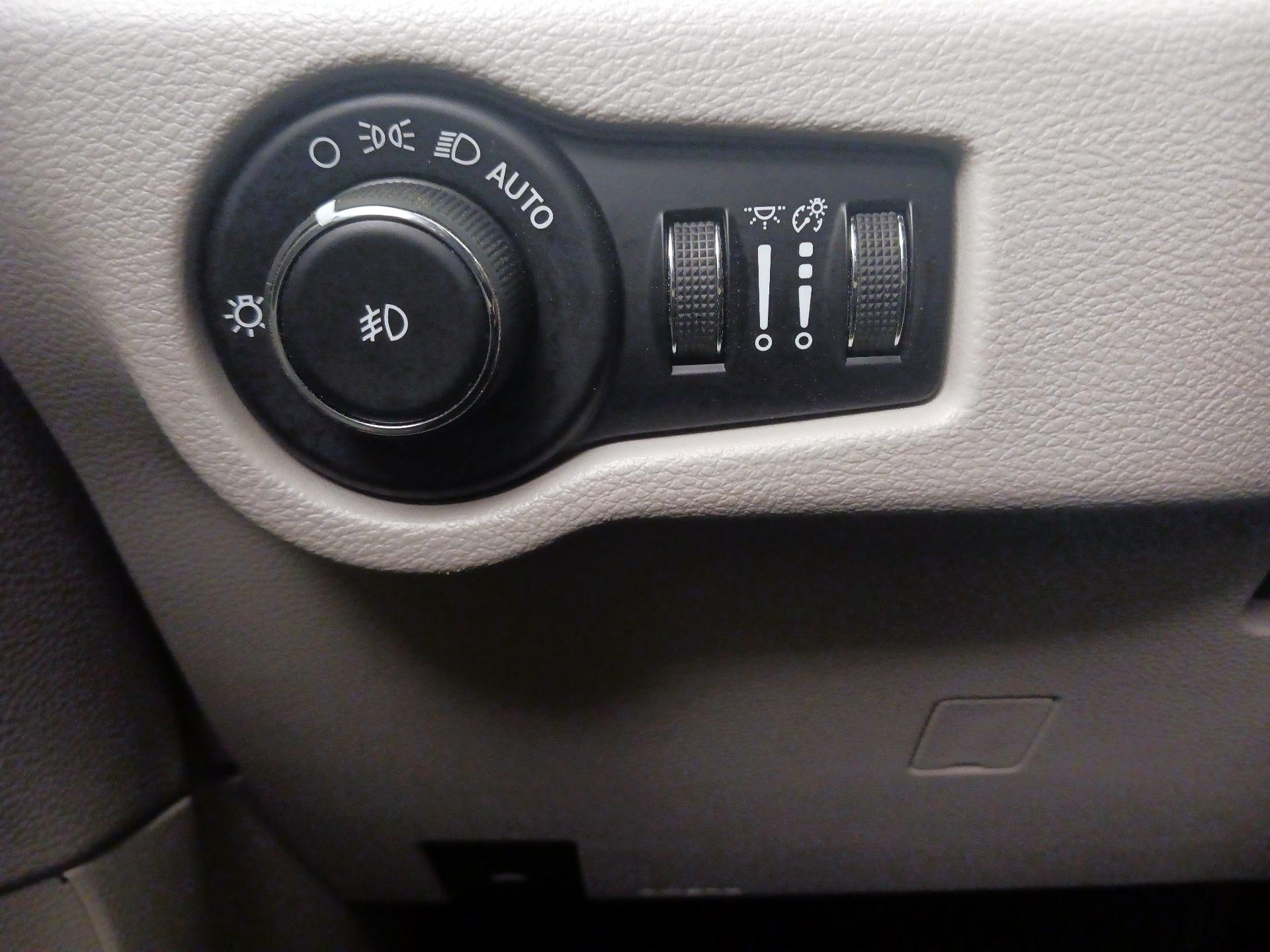 Thumbnail: 2020 Chrysler Pacifica - 13