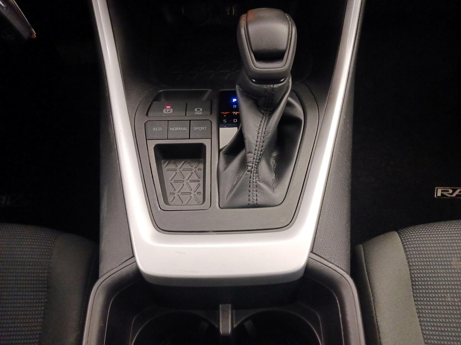 Thumbnail: 2023 Toyota RAV4 - 17