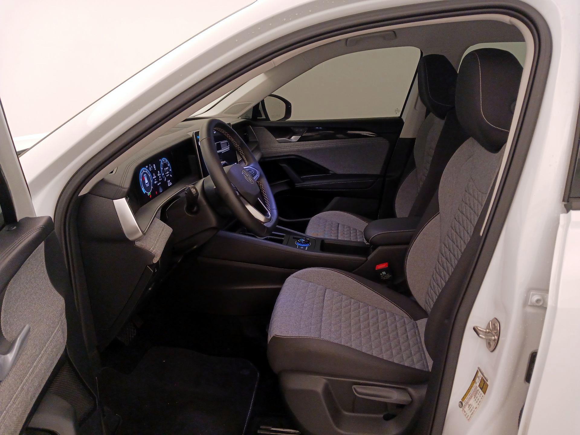 Thumbnail: 2025 Volkswagen Tiguan - 11