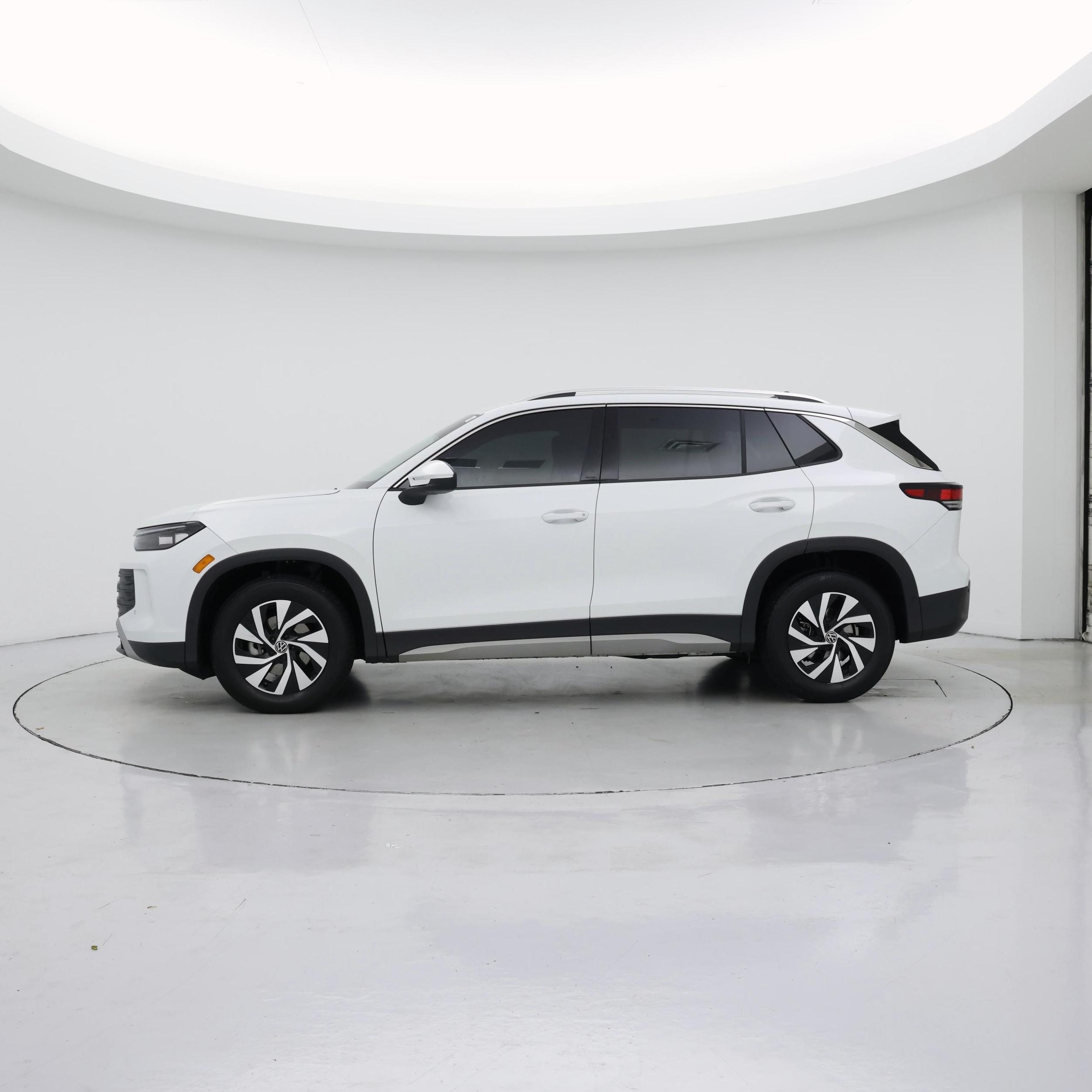 Thumbnail: 2025 Volkswagen Tiguan - 3