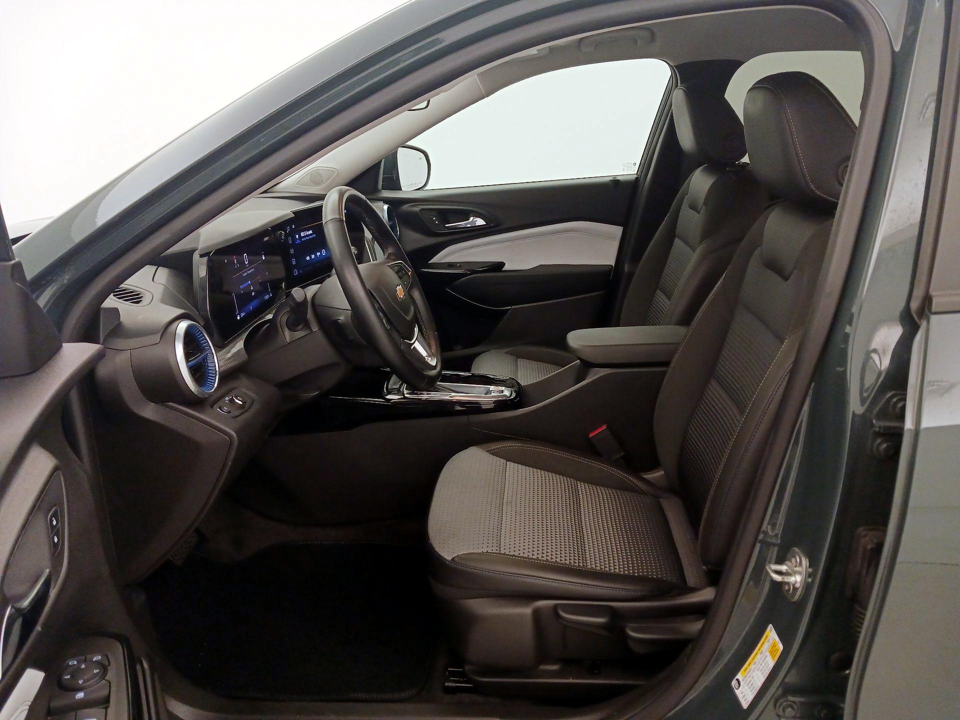 Thumbnail: 2025 Chevrolet Trax - 11