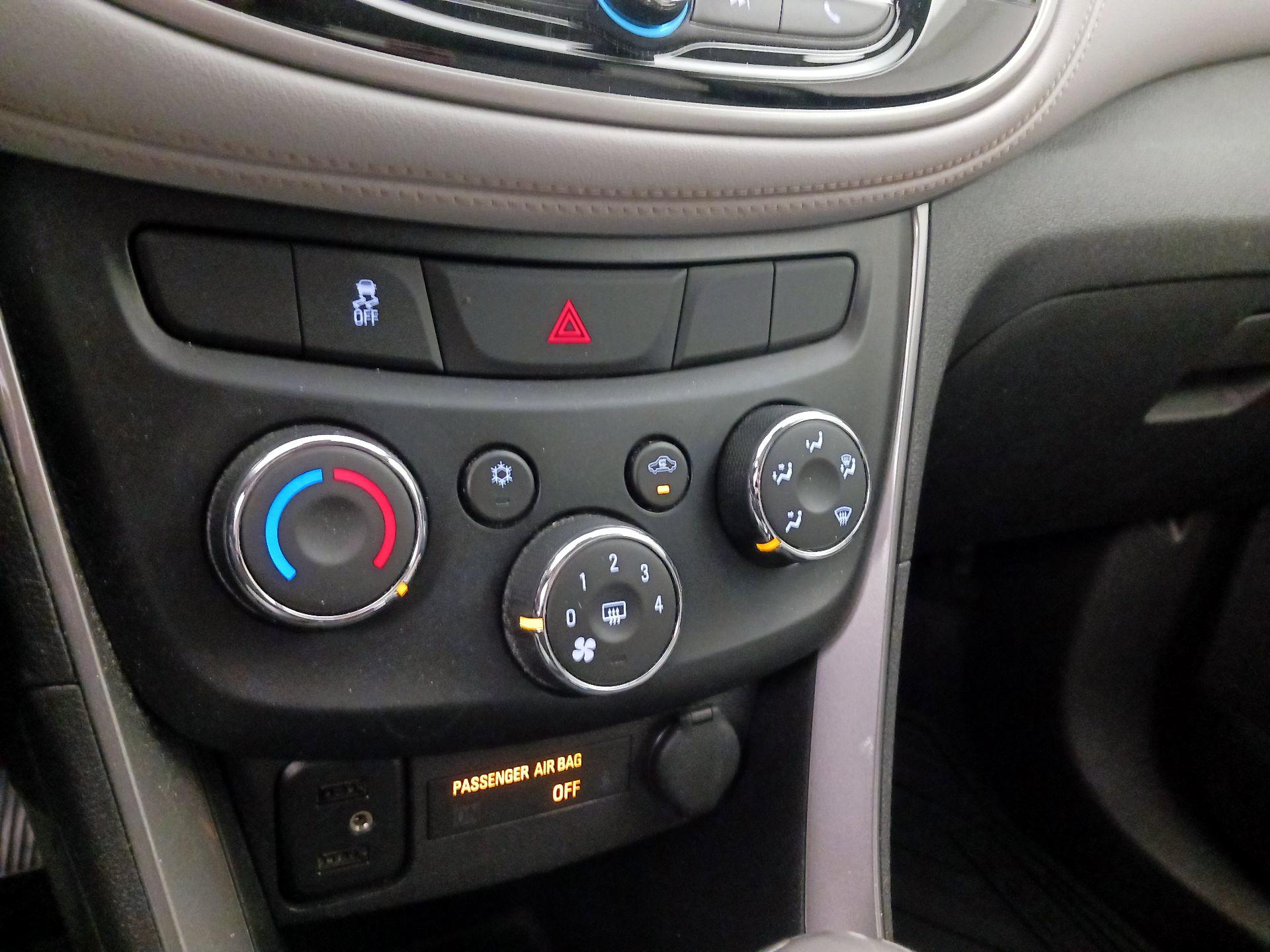 Thumbnail: 2020 Chevrolet Trax - 16