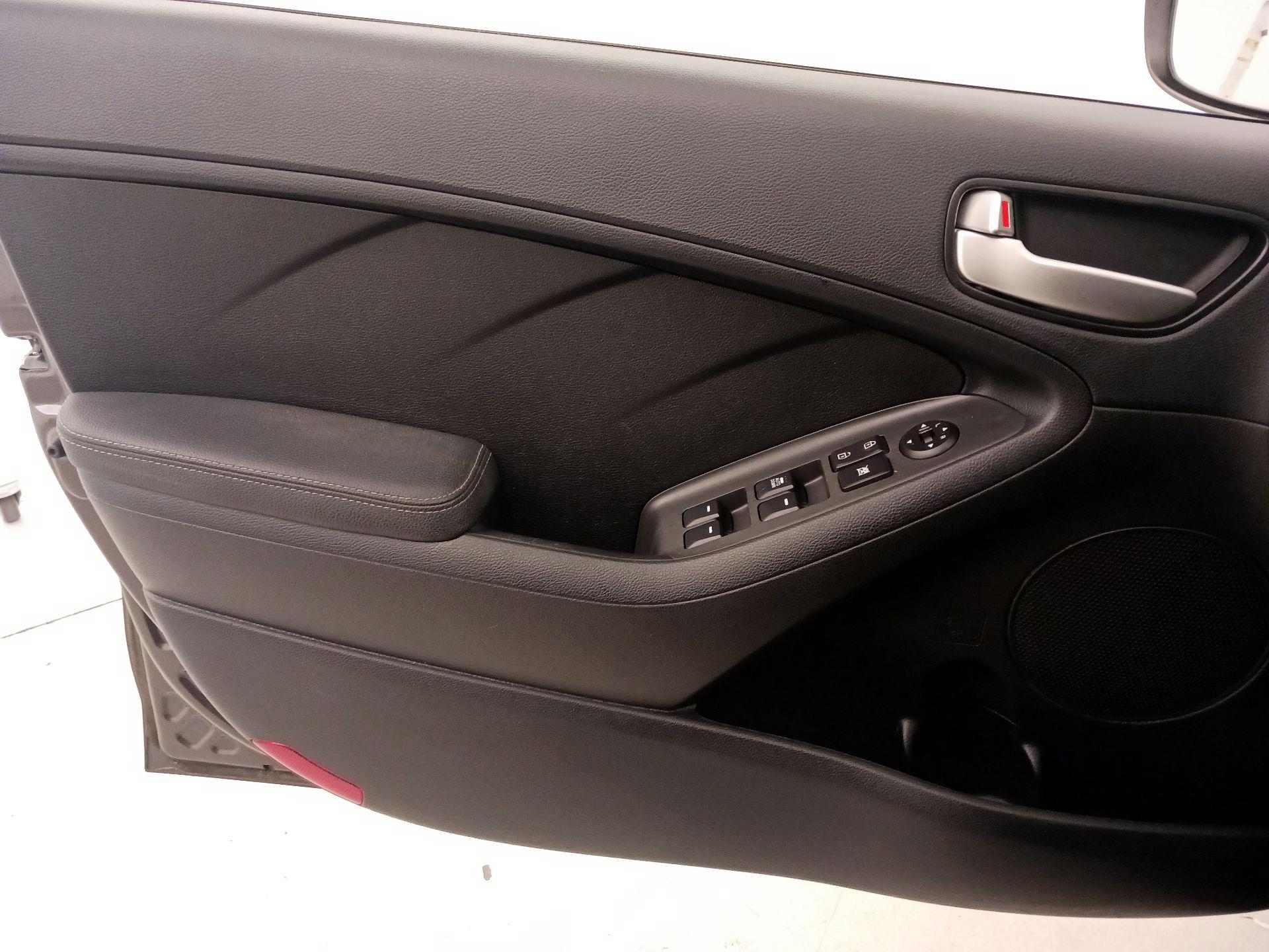 Thumbnail: 2018 Kia Forte - 12