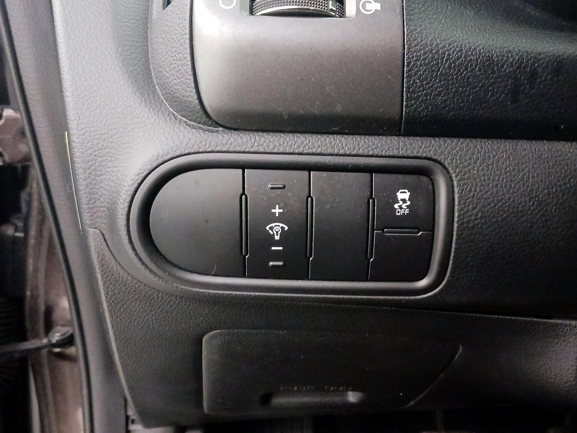 Thumbnail: 2018 Kia Forte - 13