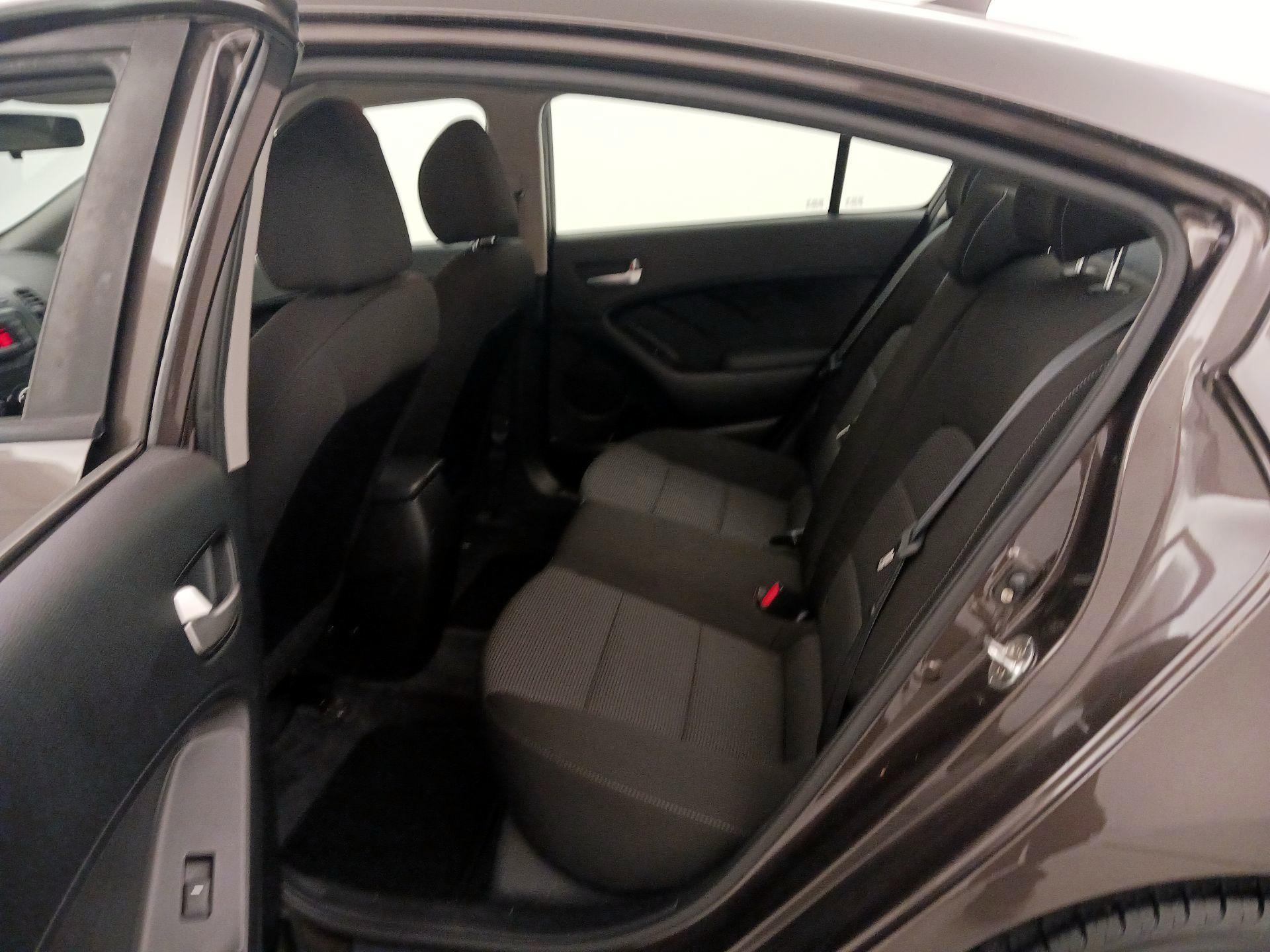 Thumbnail: 2018 Kia Forte - 18