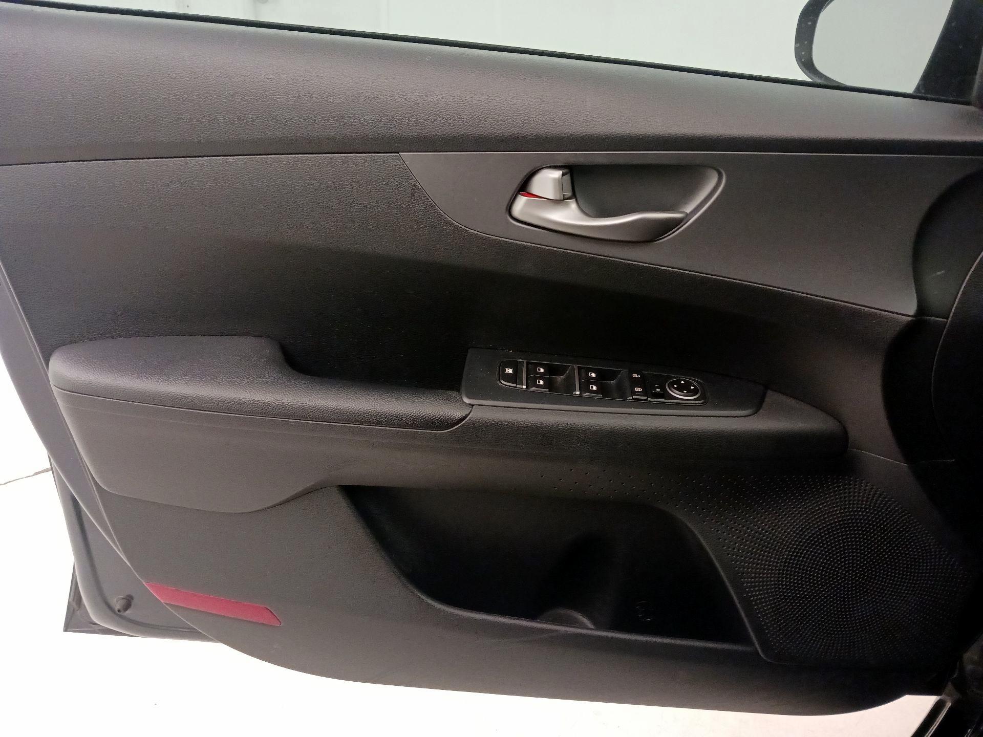 Thumbnail: 2021 Kia Forte - 12