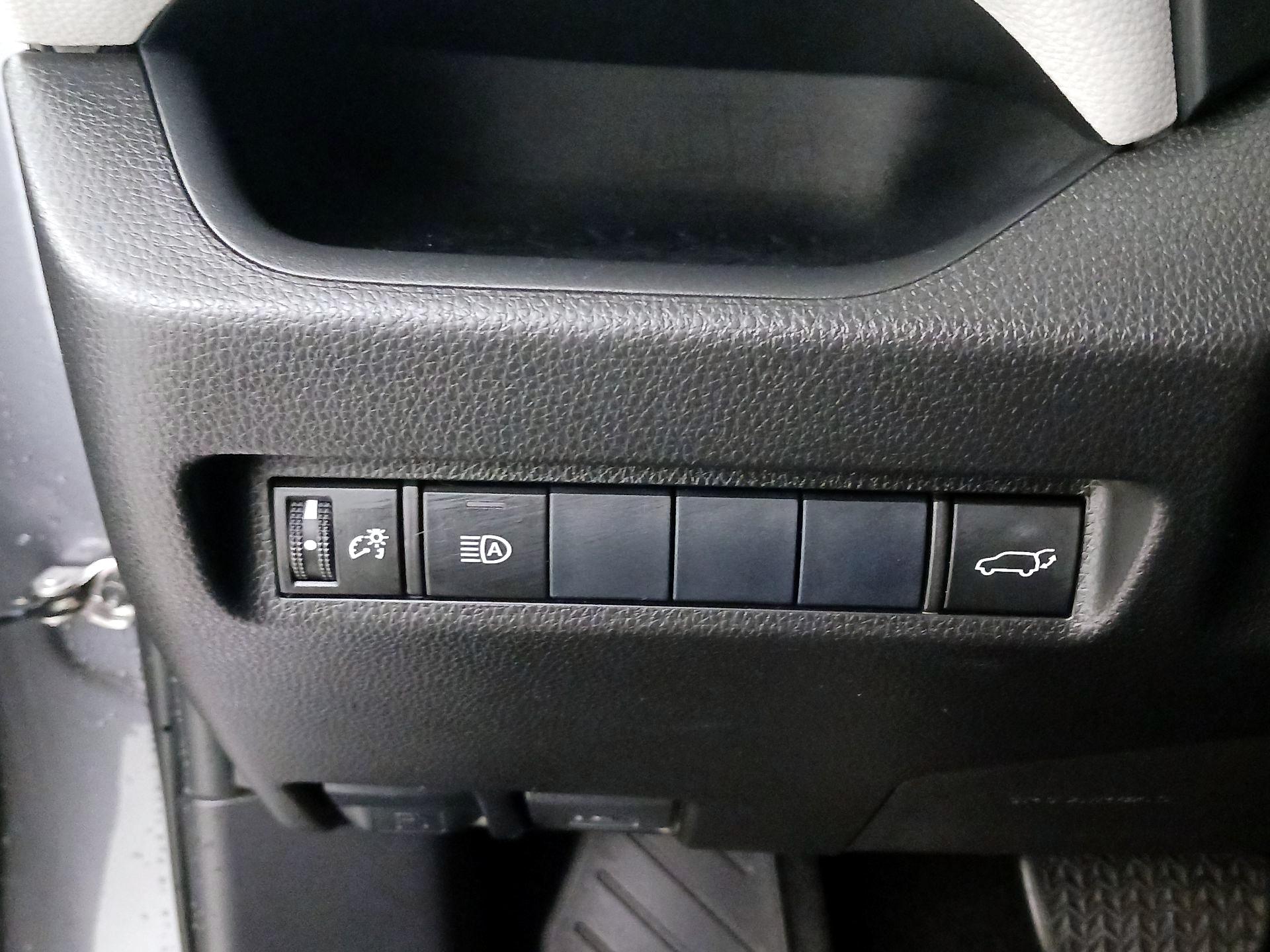 Thumbnail: 2020 Toyota RAV4 - 13