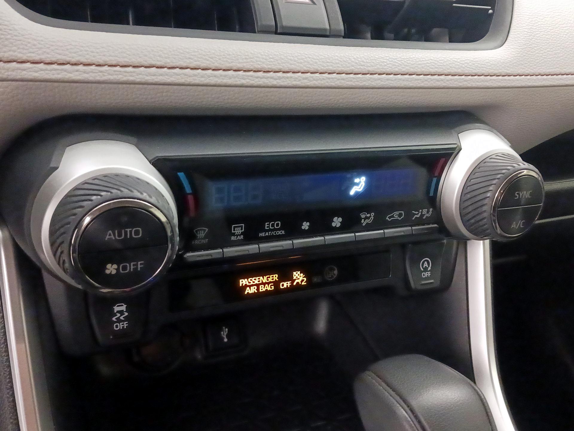 Thumbnail: 2020 Toyota RAV4 - 16