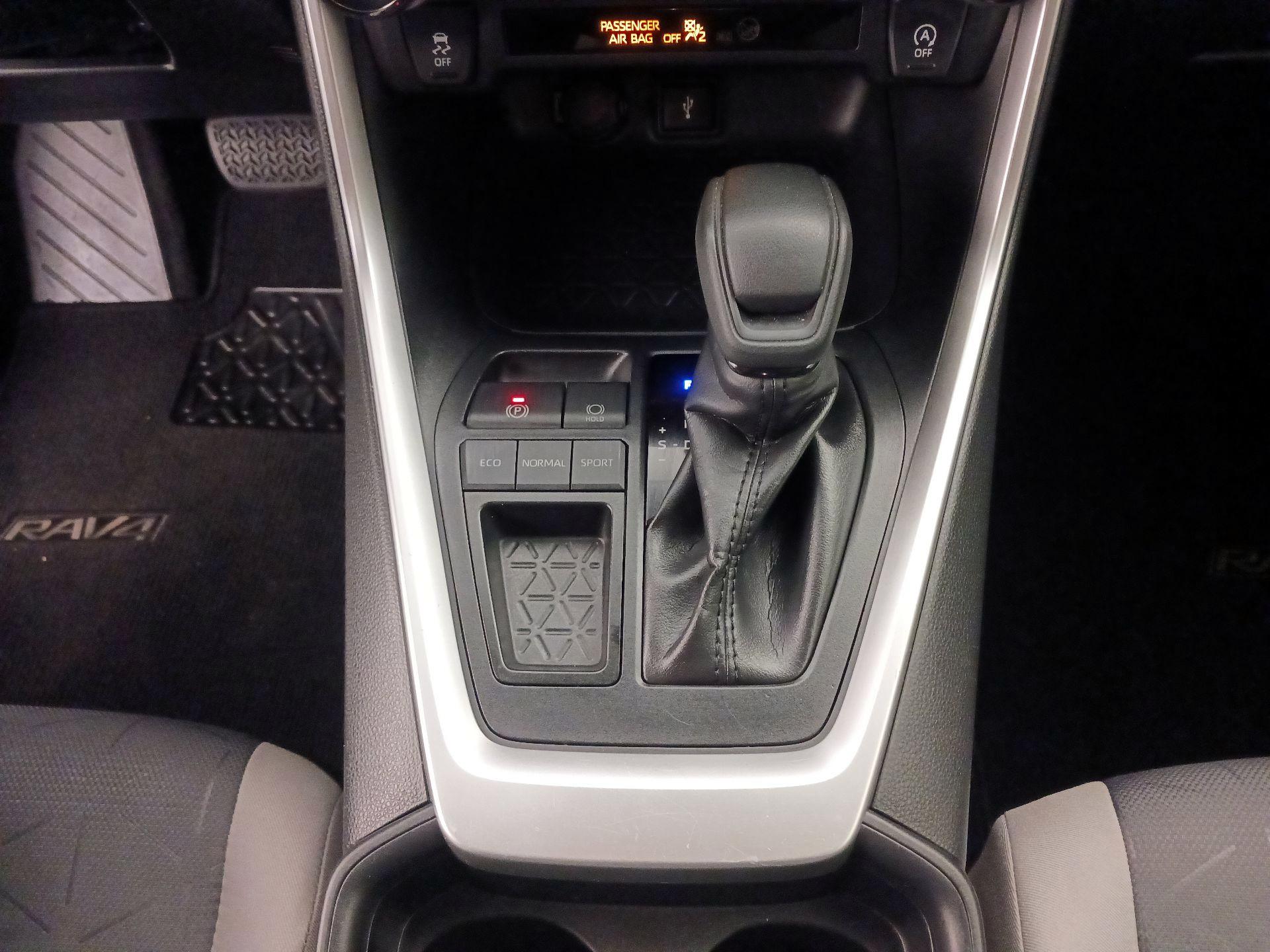 Thumbnail: 2020 Toyota RAV4 - 17