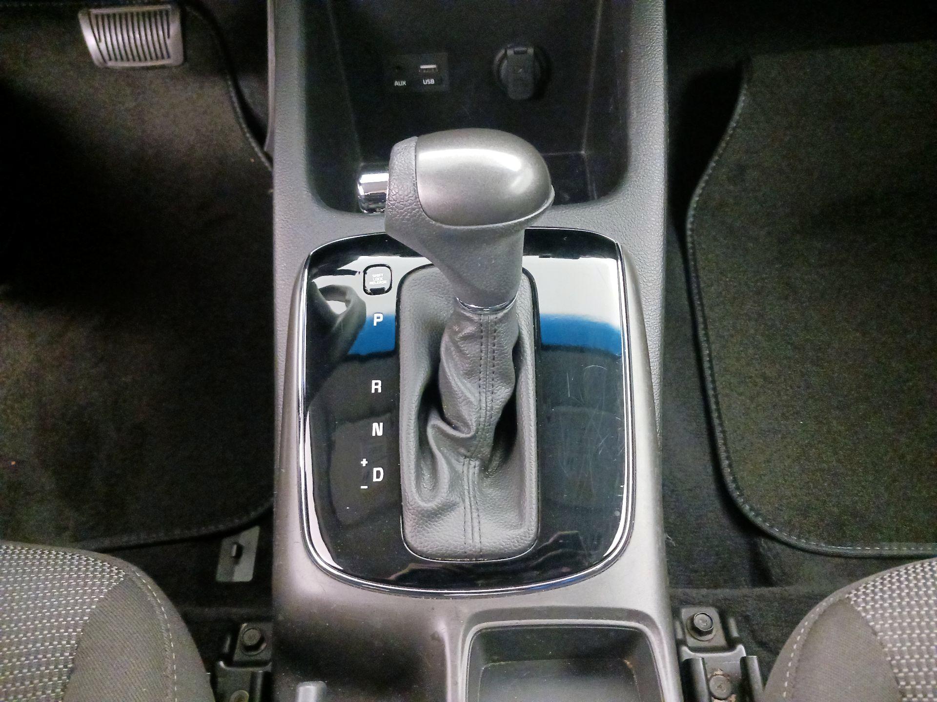 Thumbnail: 2018 Kia Forte - 16