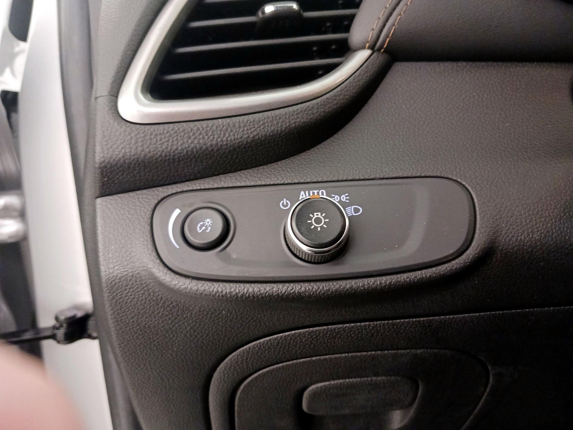 Thumbnail: 2020 Chevrolet Trax - 13