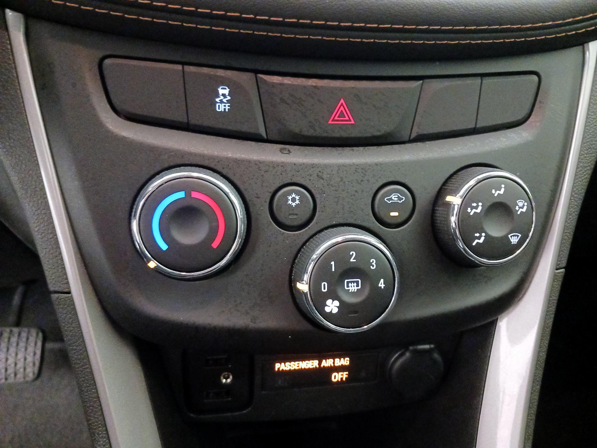 Thumbnail: 2020 Chevrolet Trax - 16