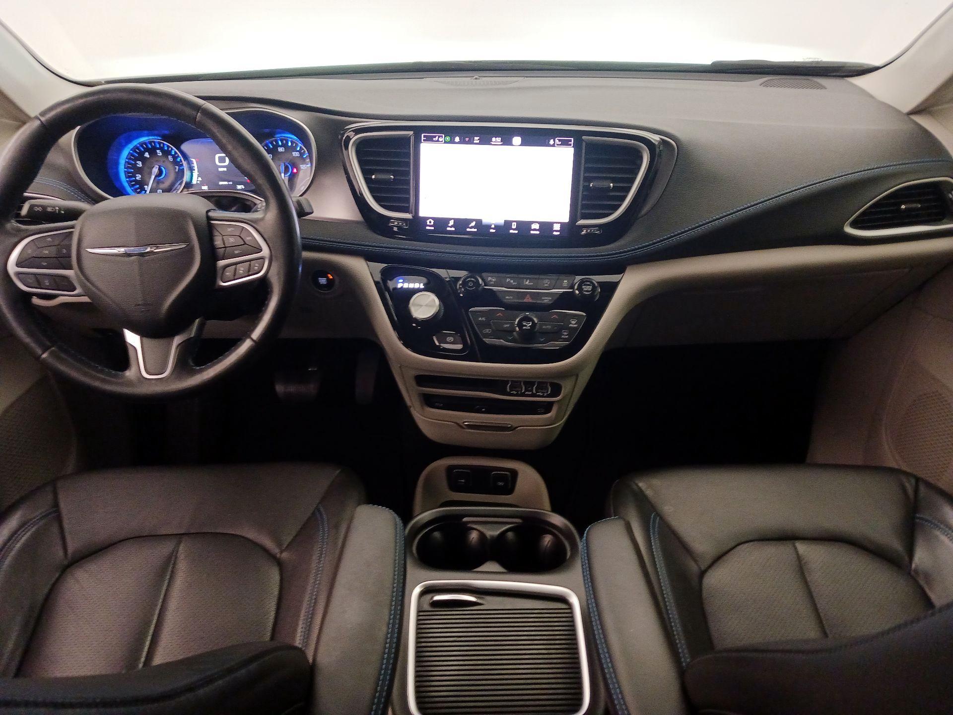 Thumbnail: 2021 Chrysler Pacifica - 9