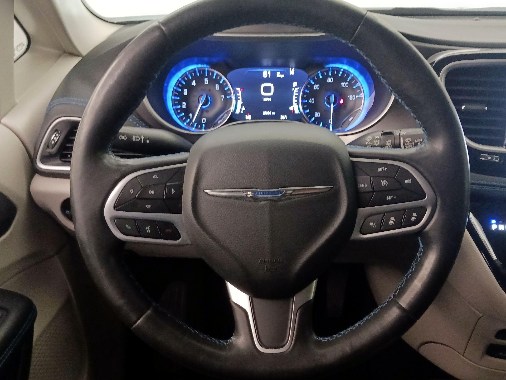 Thumbnail: 2021 Chrysler Pacifica - 10