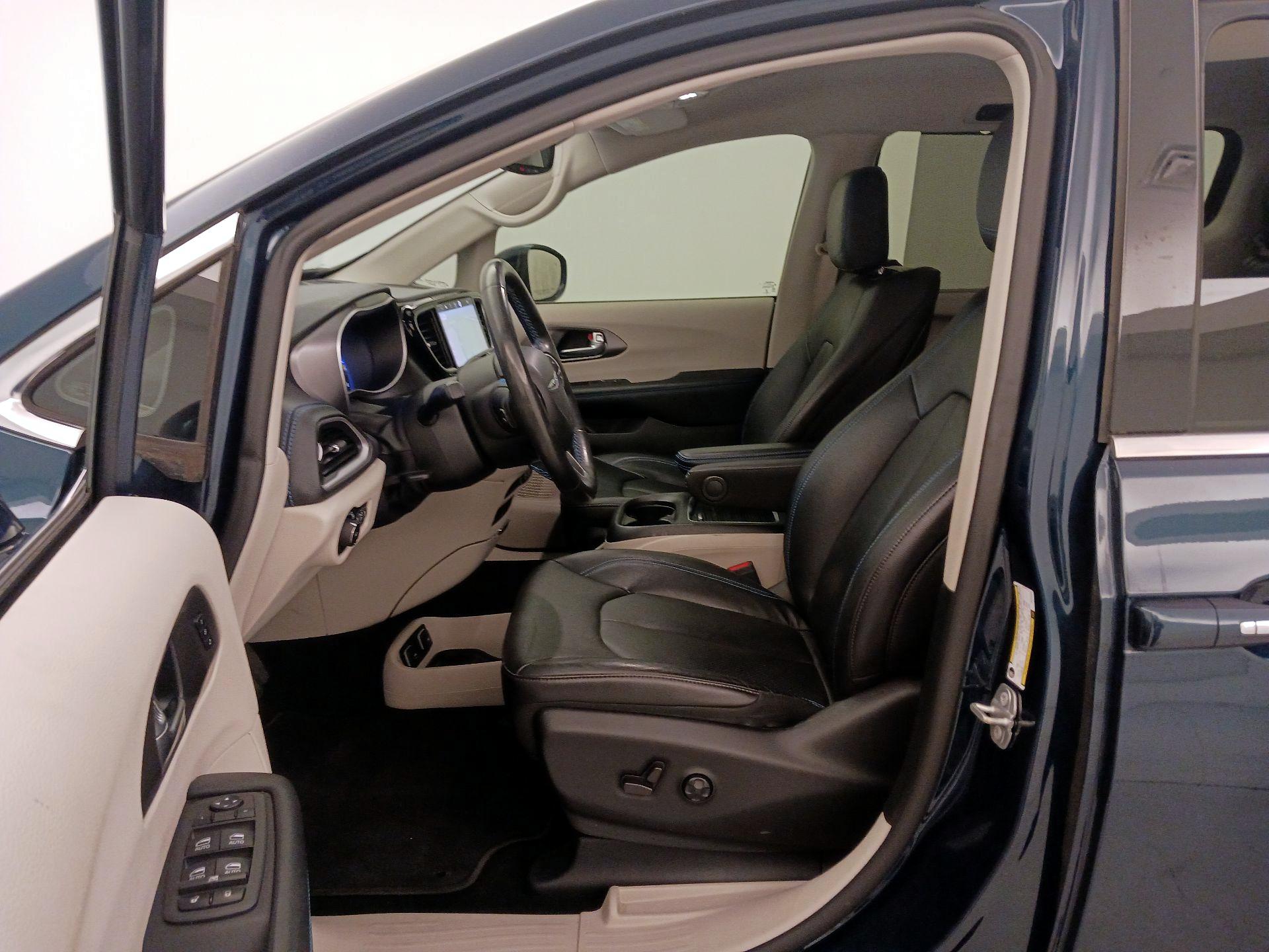 Thumbnail: 2021 Chrysler Pacifica - 11