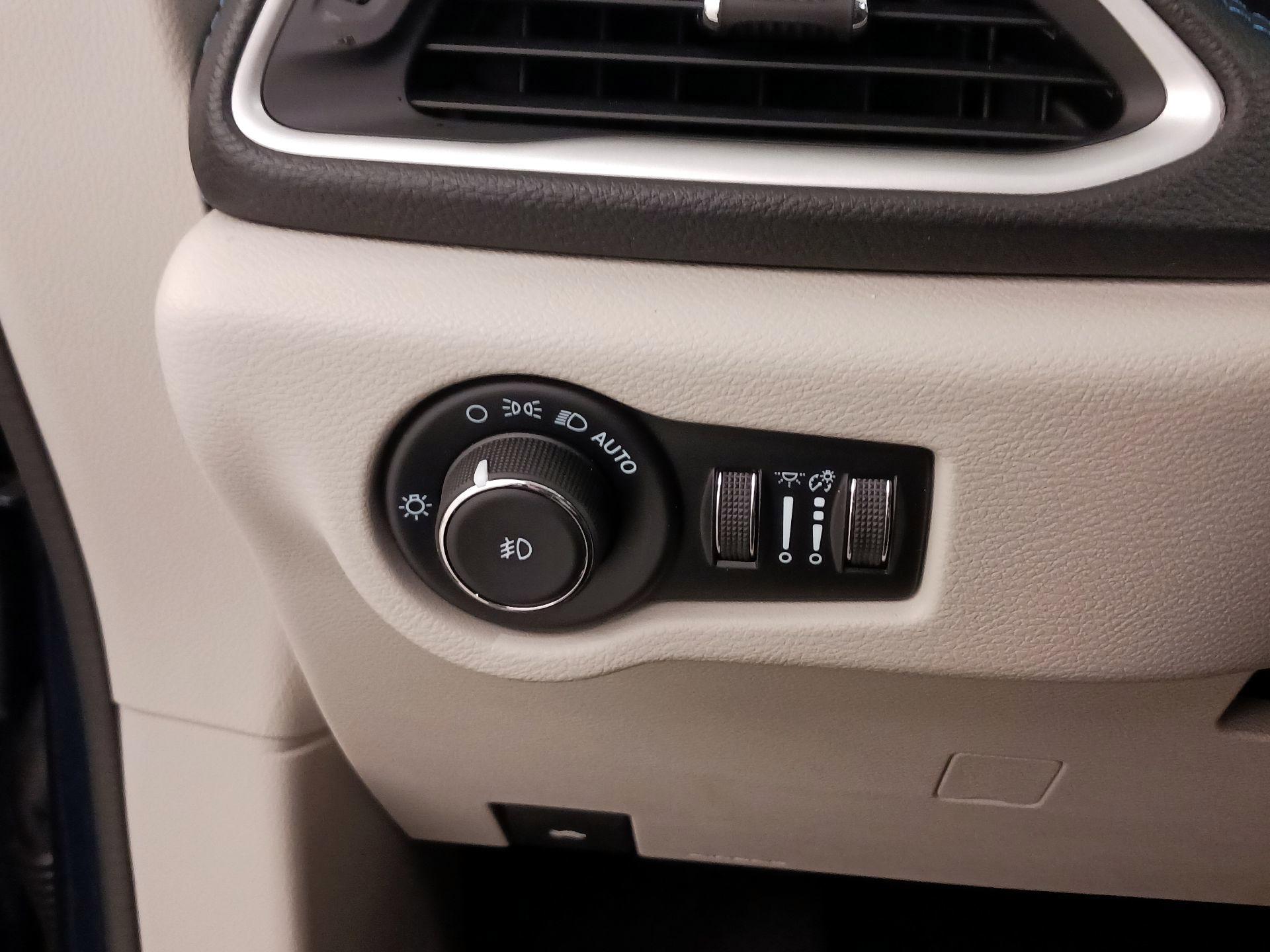 Thumbnail: 2021 Chrysler Pacifica - 13