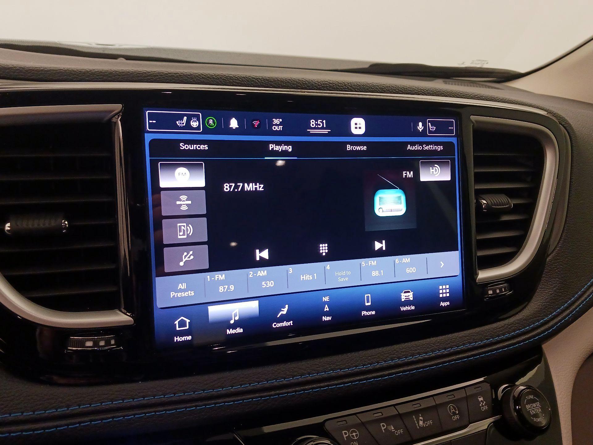 Thumbnail: 2021 Chrysler Pacifica - 16