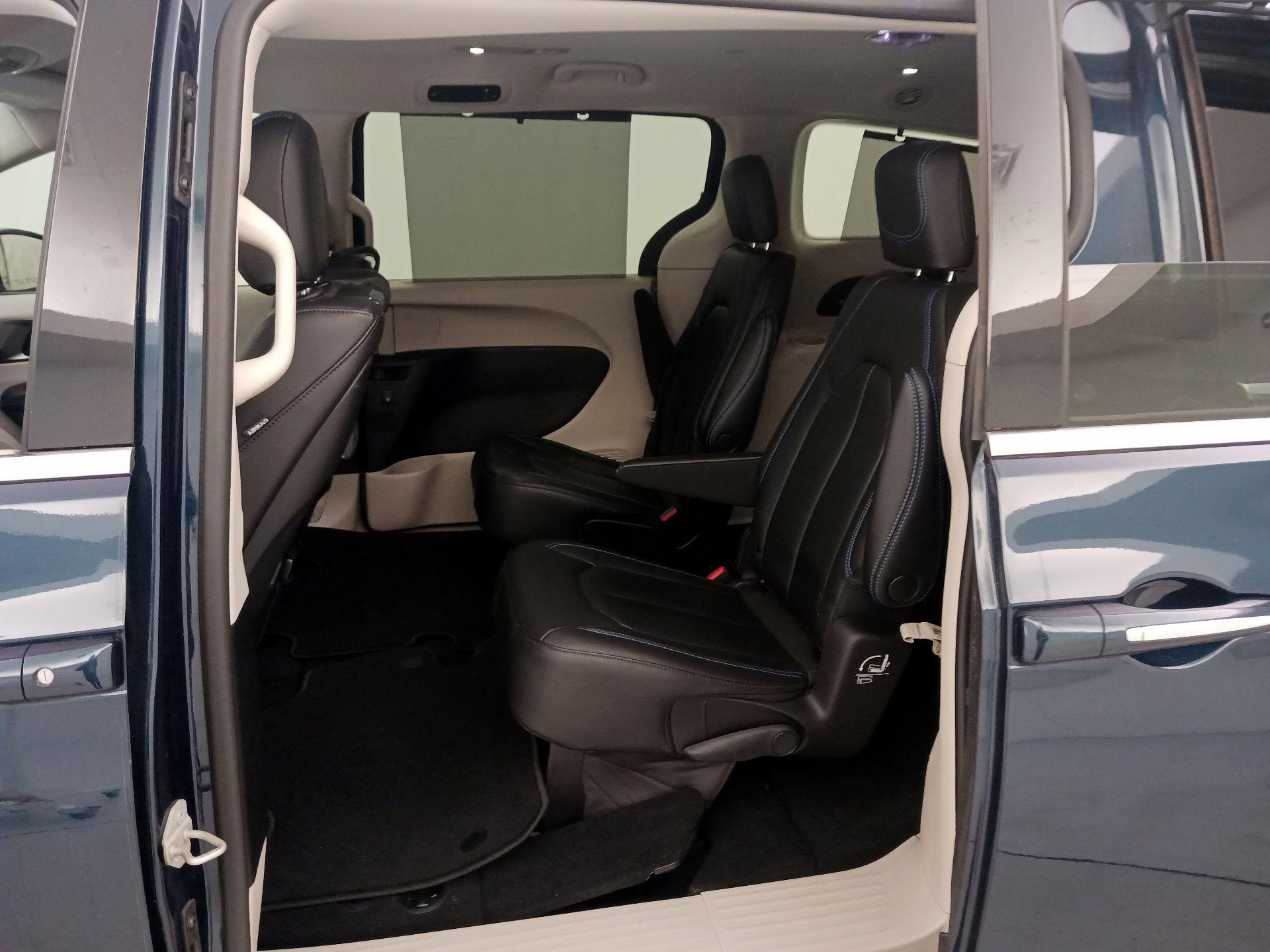 Thumbnail: 2021 Chrysler Pacifica - 20