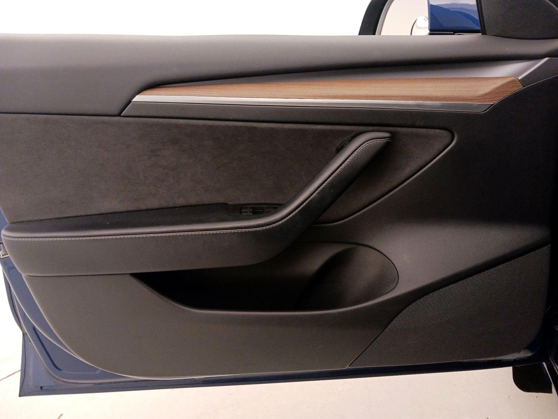 Thumbnail: 2022 Tesla Model 3 - 12