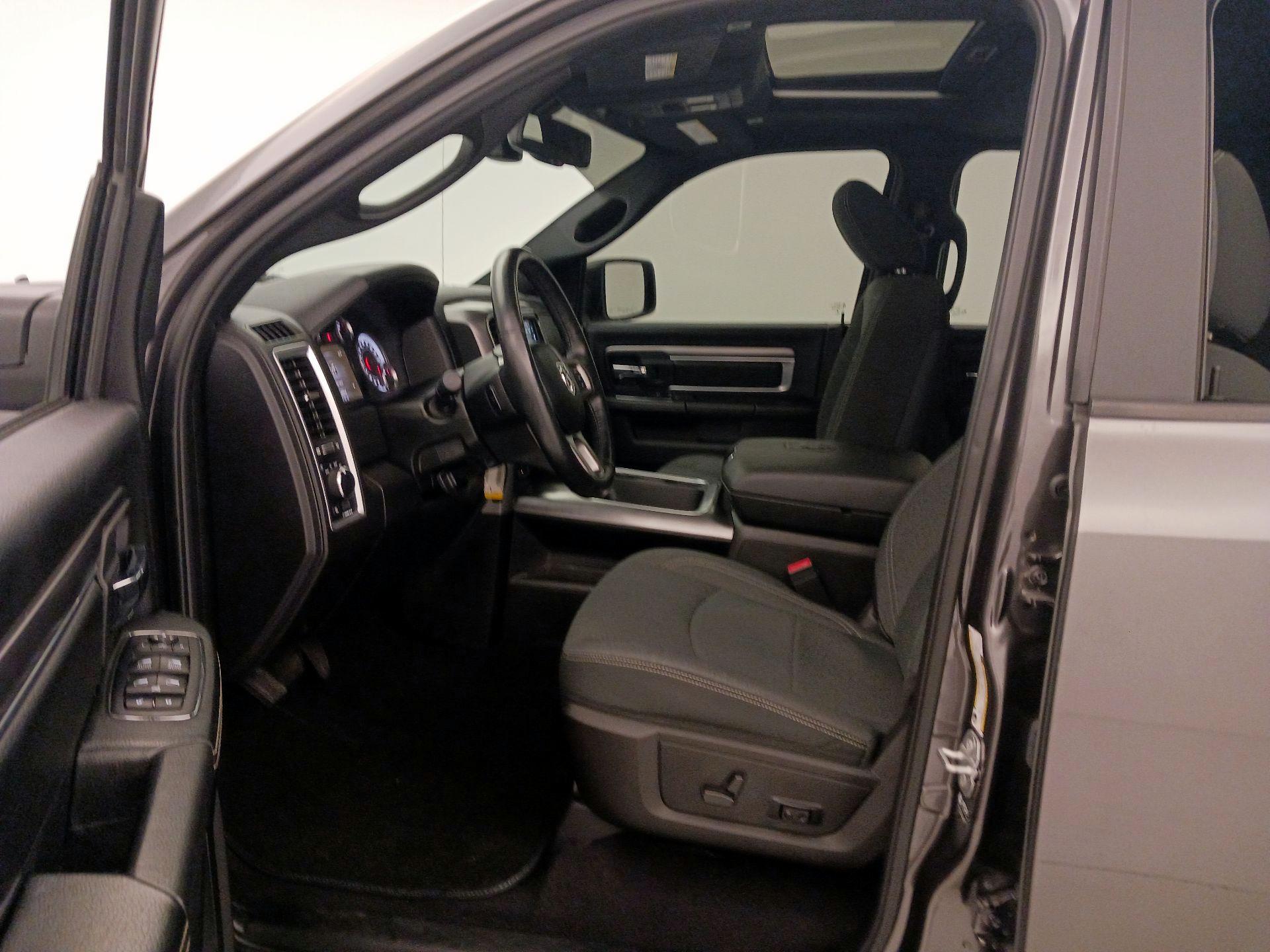 Thumbnail: 2021 RAM 1500 Classic - 11