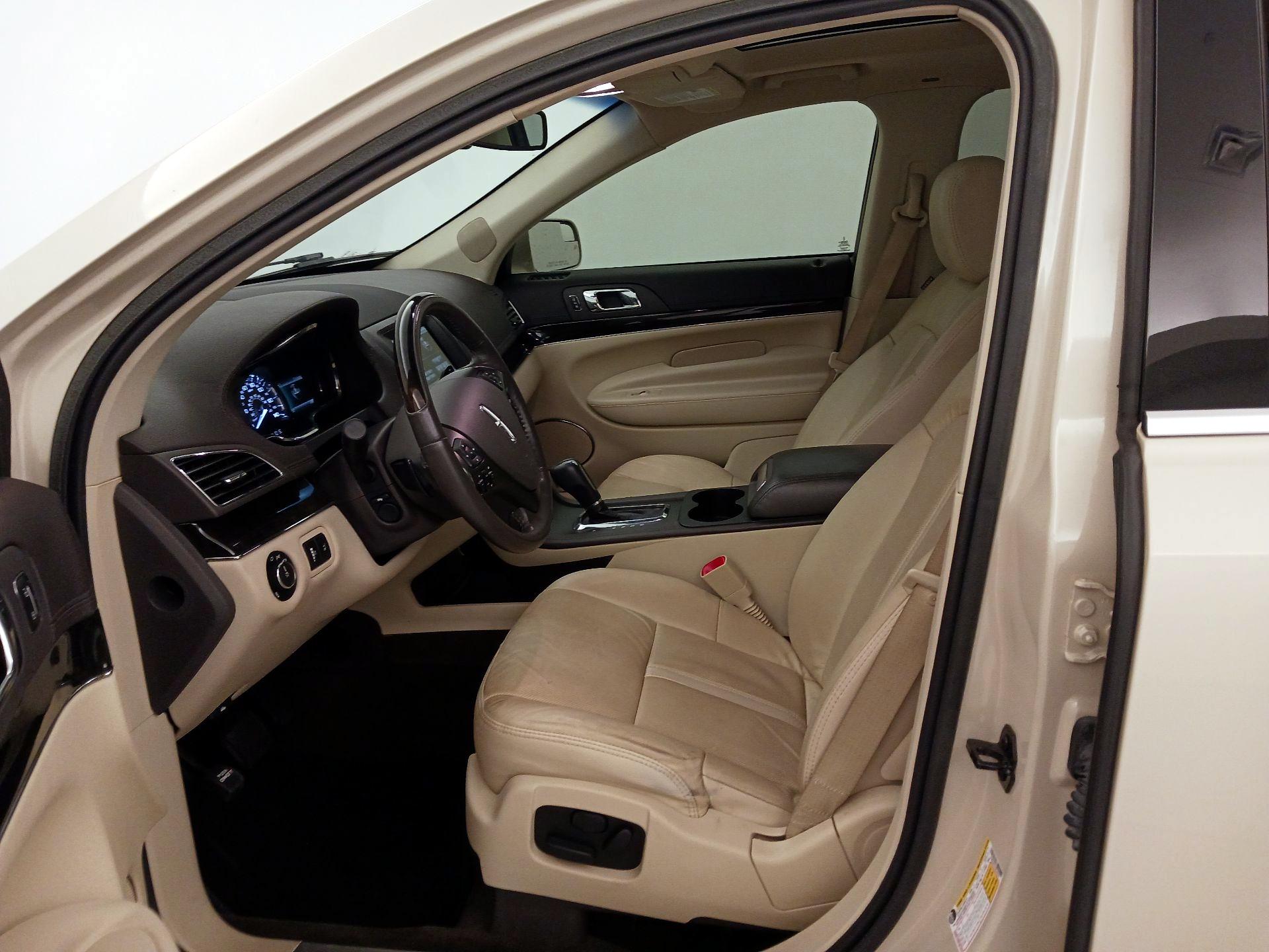 Thumbnail: 2015 Lincoln MKT - 11