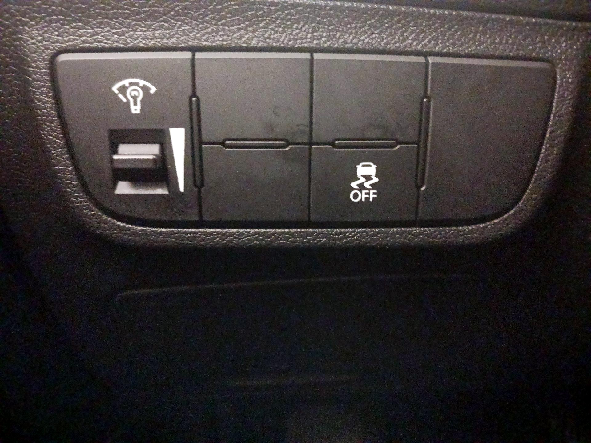 Thumbnail: 2017 Hyundai Veloster - 13