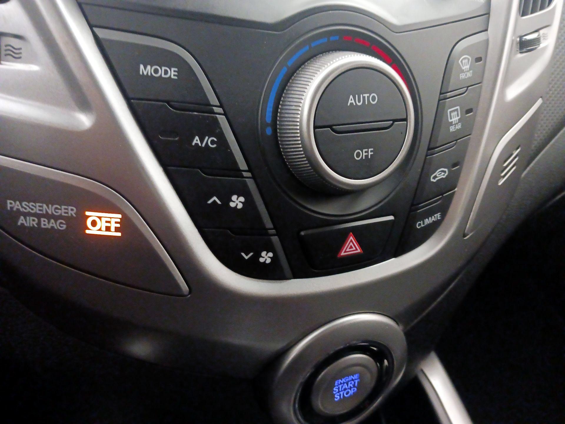 Thumbnail: 2017 Hyundai Veloster - 17