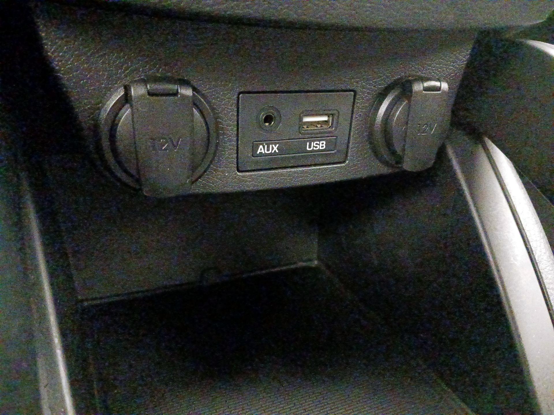 Thumbnail: 2017 Hyundai Veloster - 19