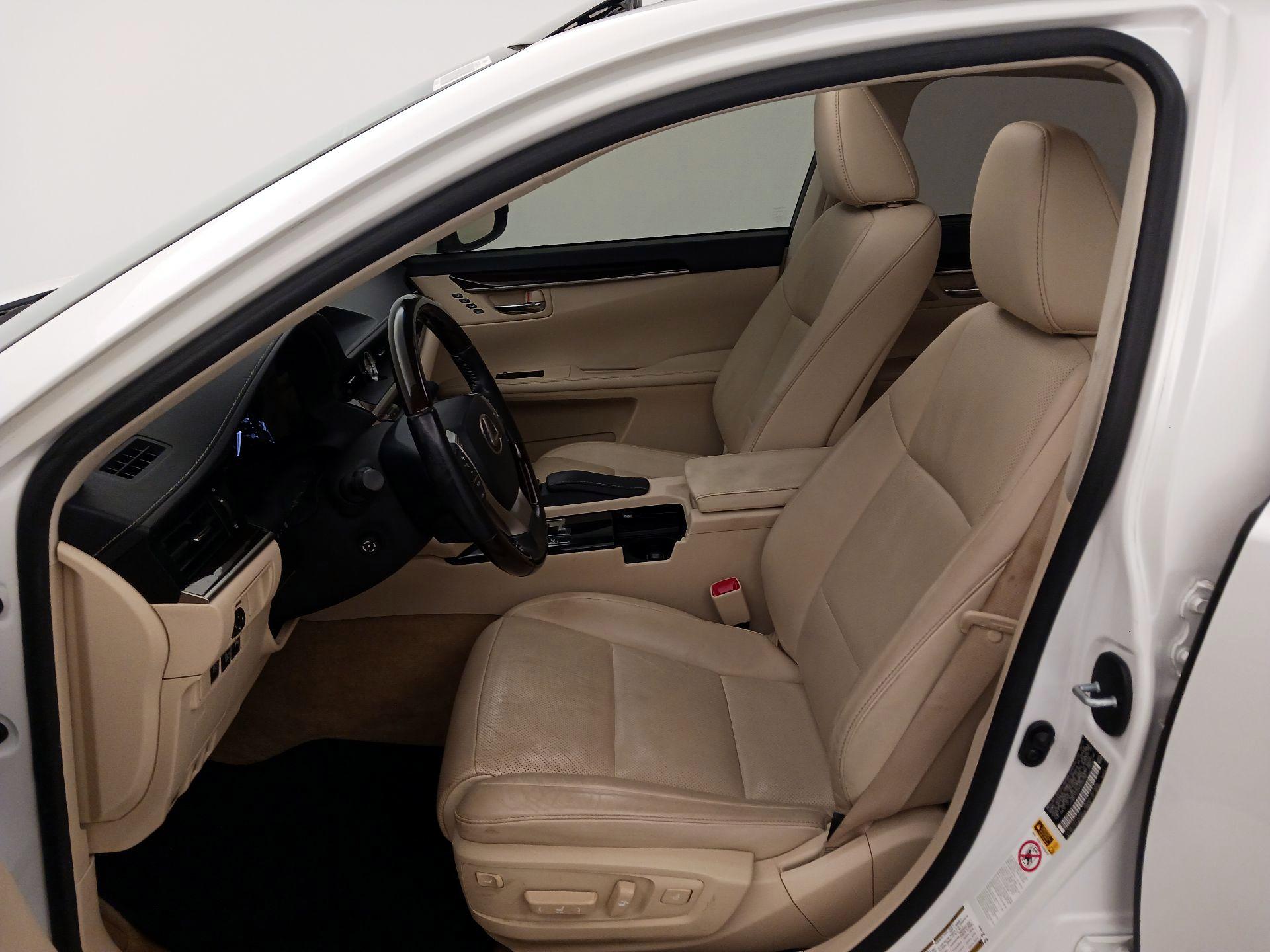 Thumbnail: 2015 Lexus ES - 11