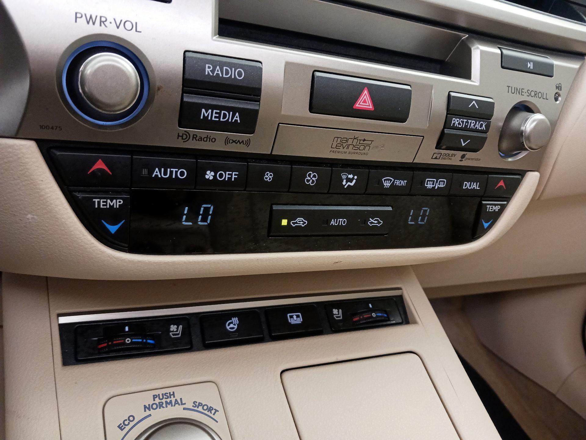 Thumbnail: 2015 Lexus ES - 16