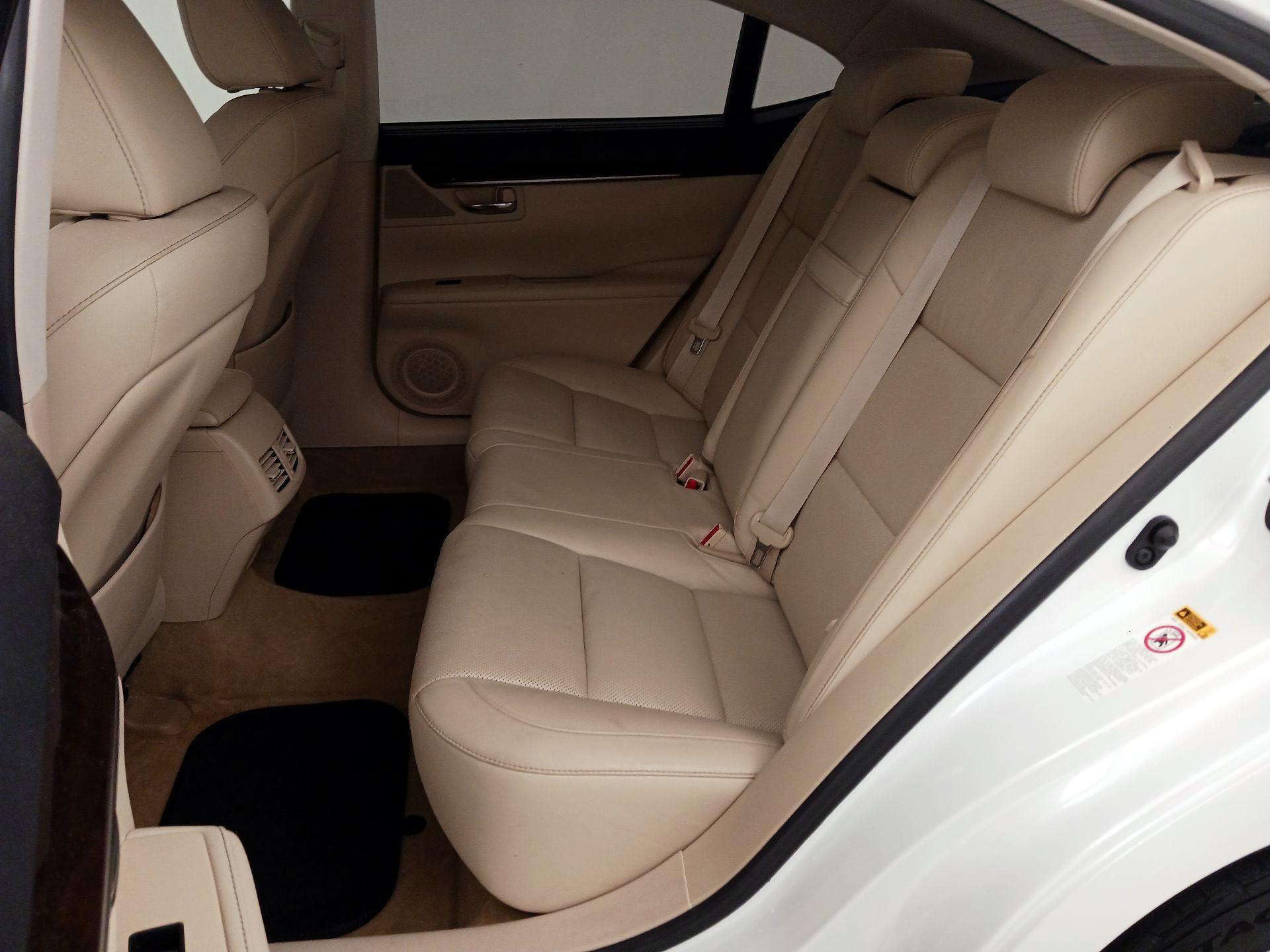 Thumbnail: 2015 Lexus ES - 20