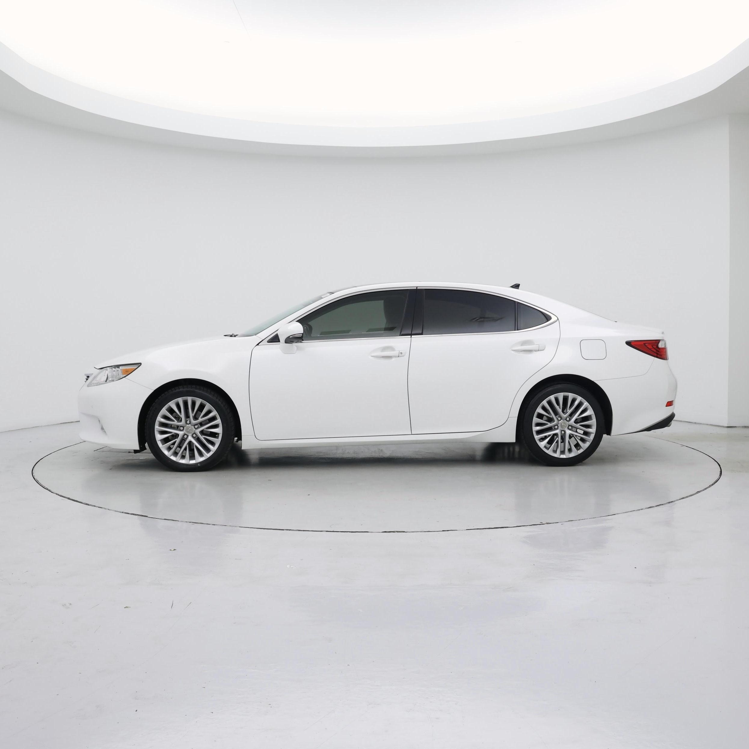 Thumbnail: 2015 Lexus ES - 3