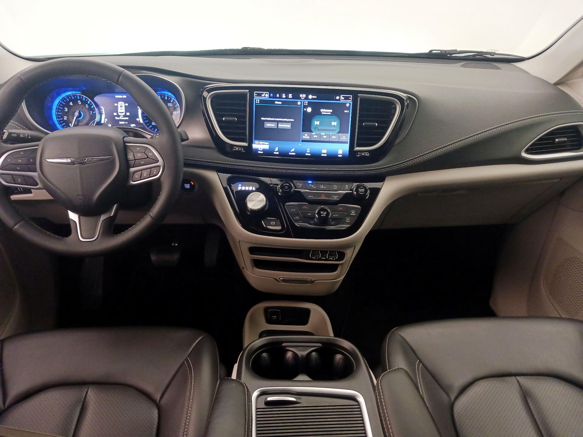 Thumbnail: 2023 Chrysler Pacifica - 9