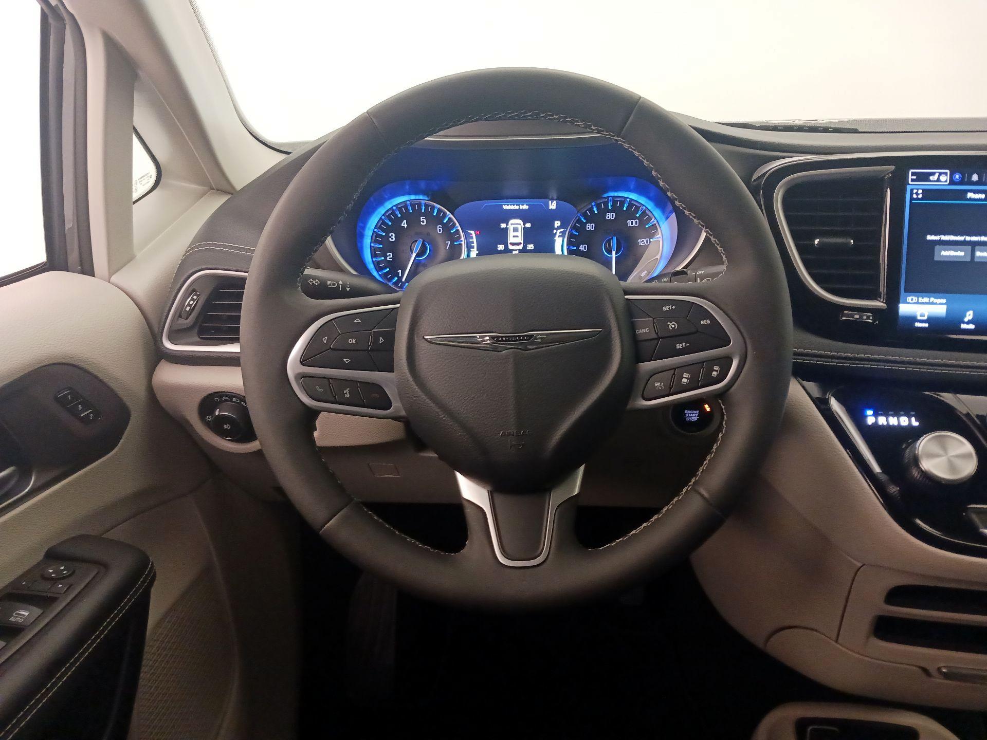 Thumbnail: 2023 Chrysler Pacifica - 10