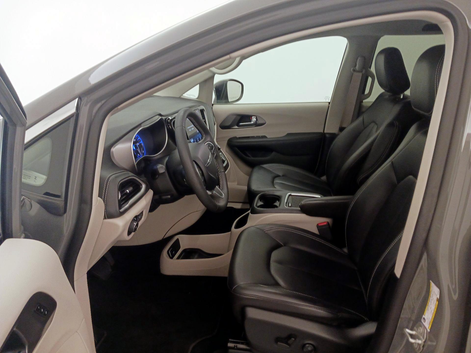 Thumbnail: 2023 Chrysler Pacifica - 11