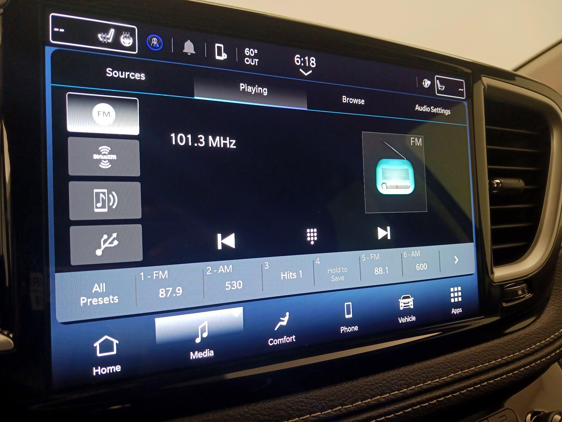 Thumbnail: 2023 Chrysler Pacifica - 15