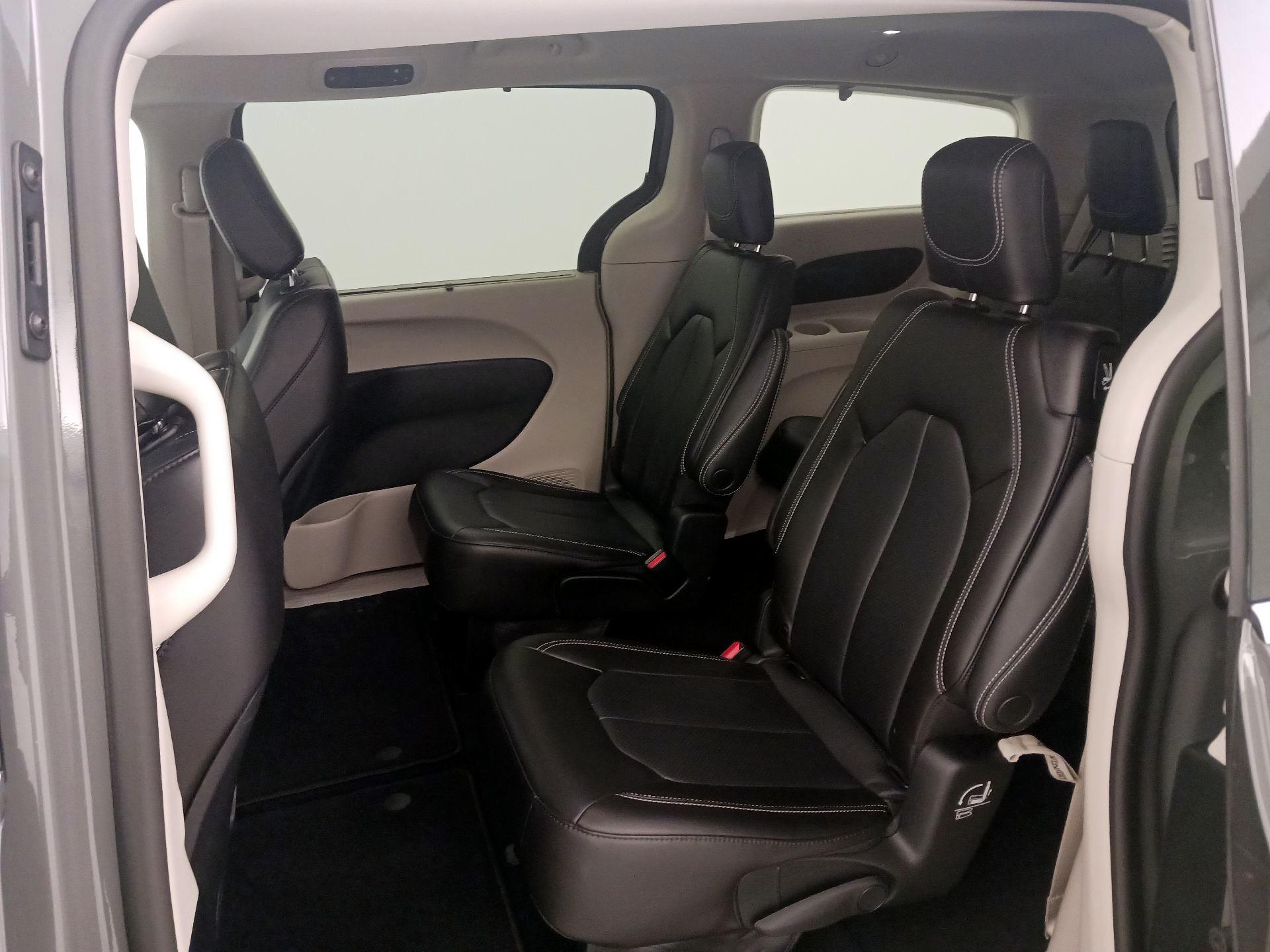 Thumbnail: 2023 Chrysler Pacifica - 19