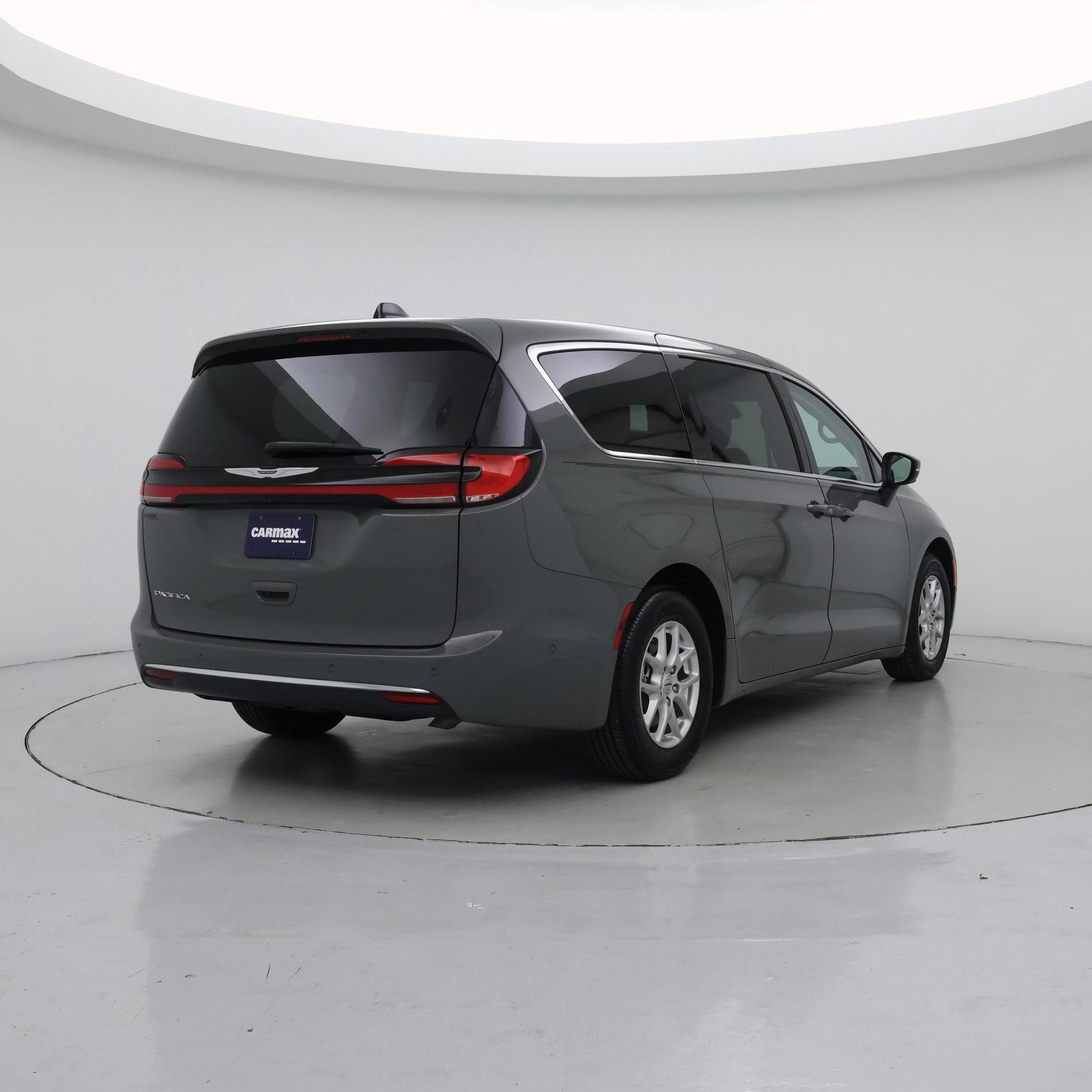 Thumbnail: 2023 Chrysler Pacifica - 8