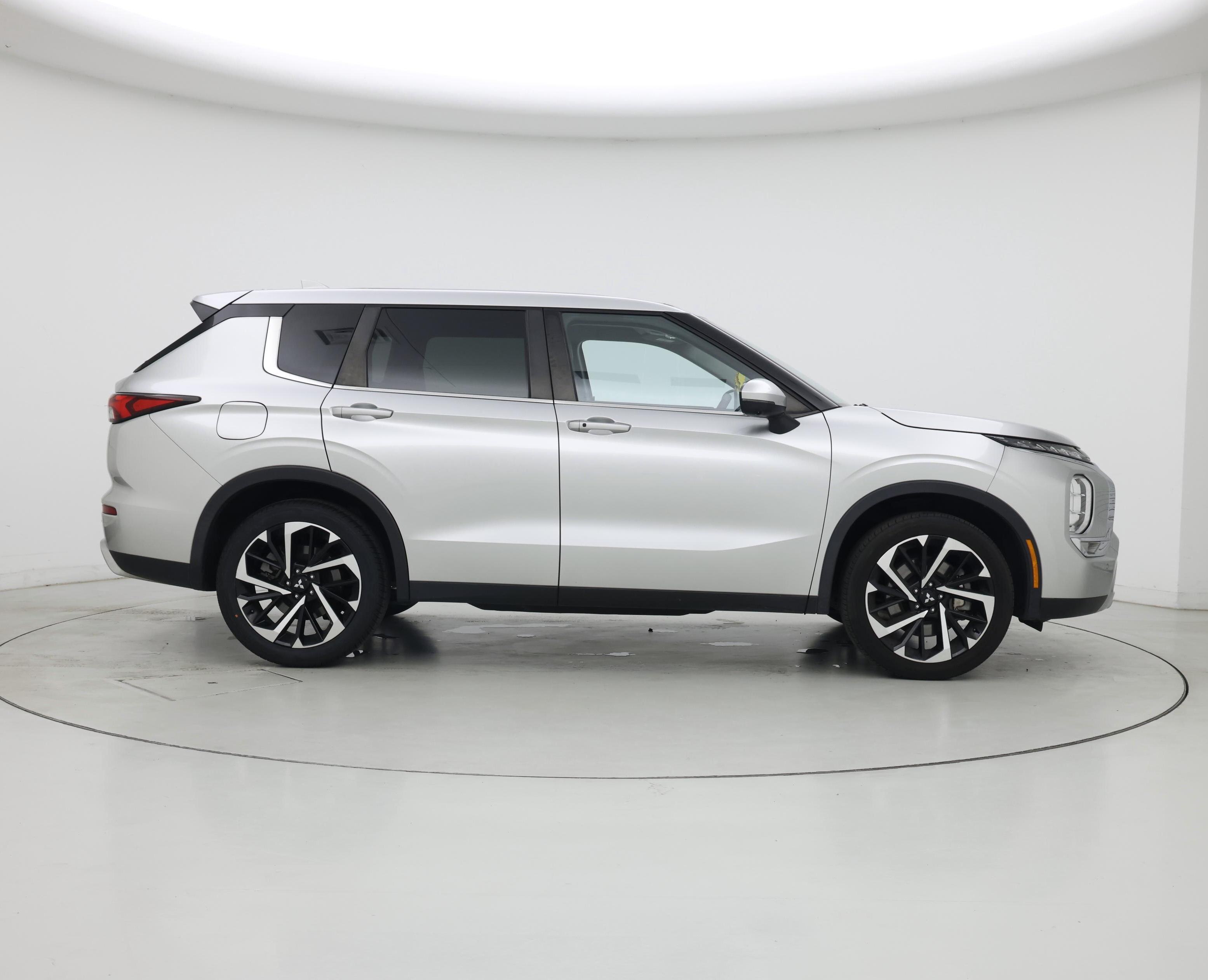 Thumbnail: 2022 Mitsubishi Outlander - 7
