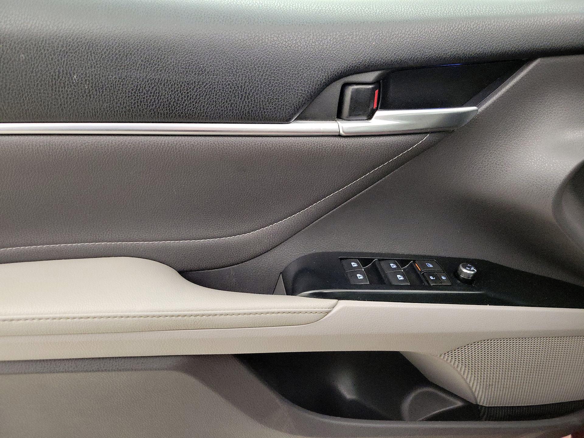 Thumbnail: 2018 Toyota Camry - 12