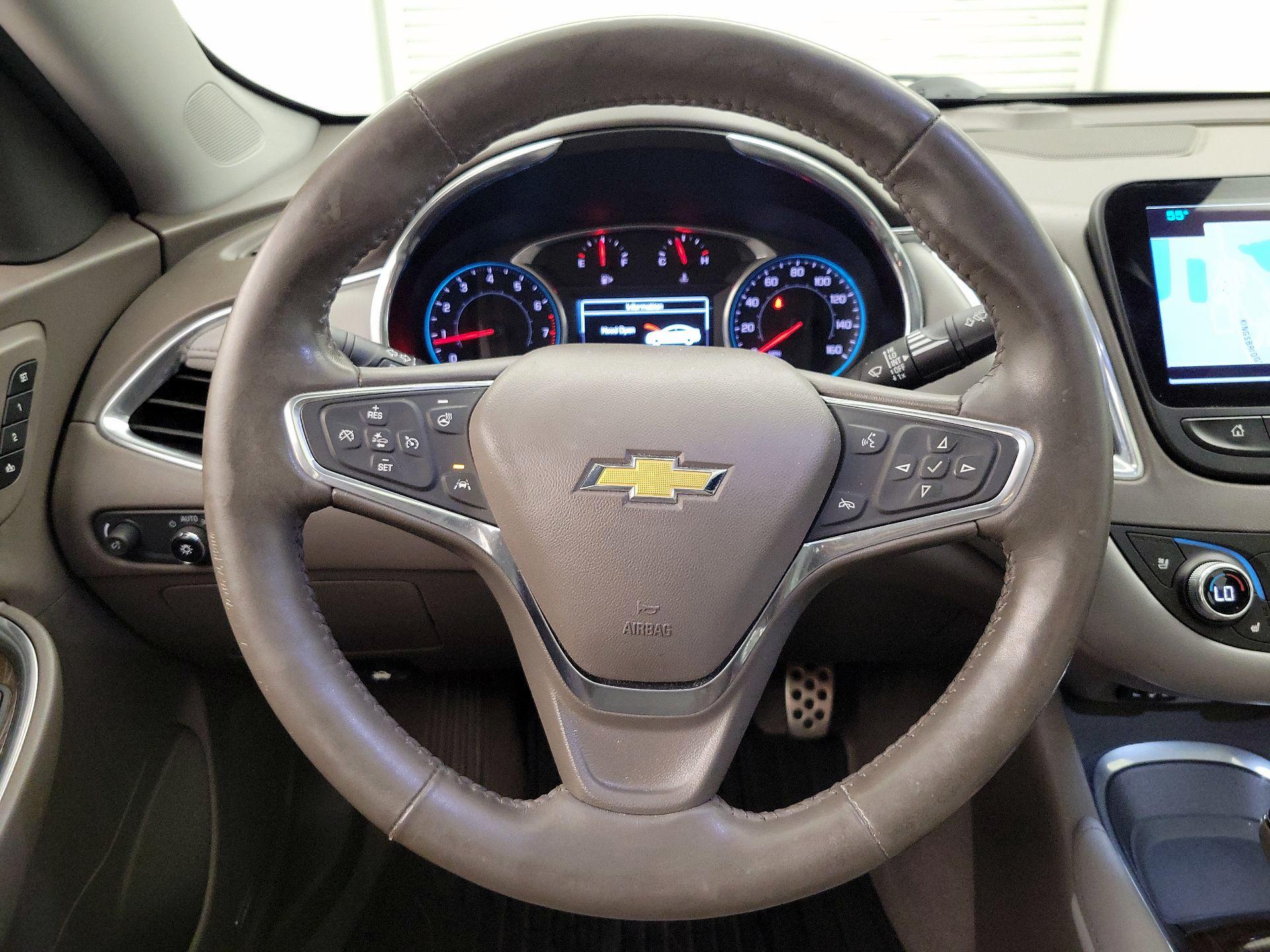 Thumbnail: 2017 Chevrolet Malibu - 10