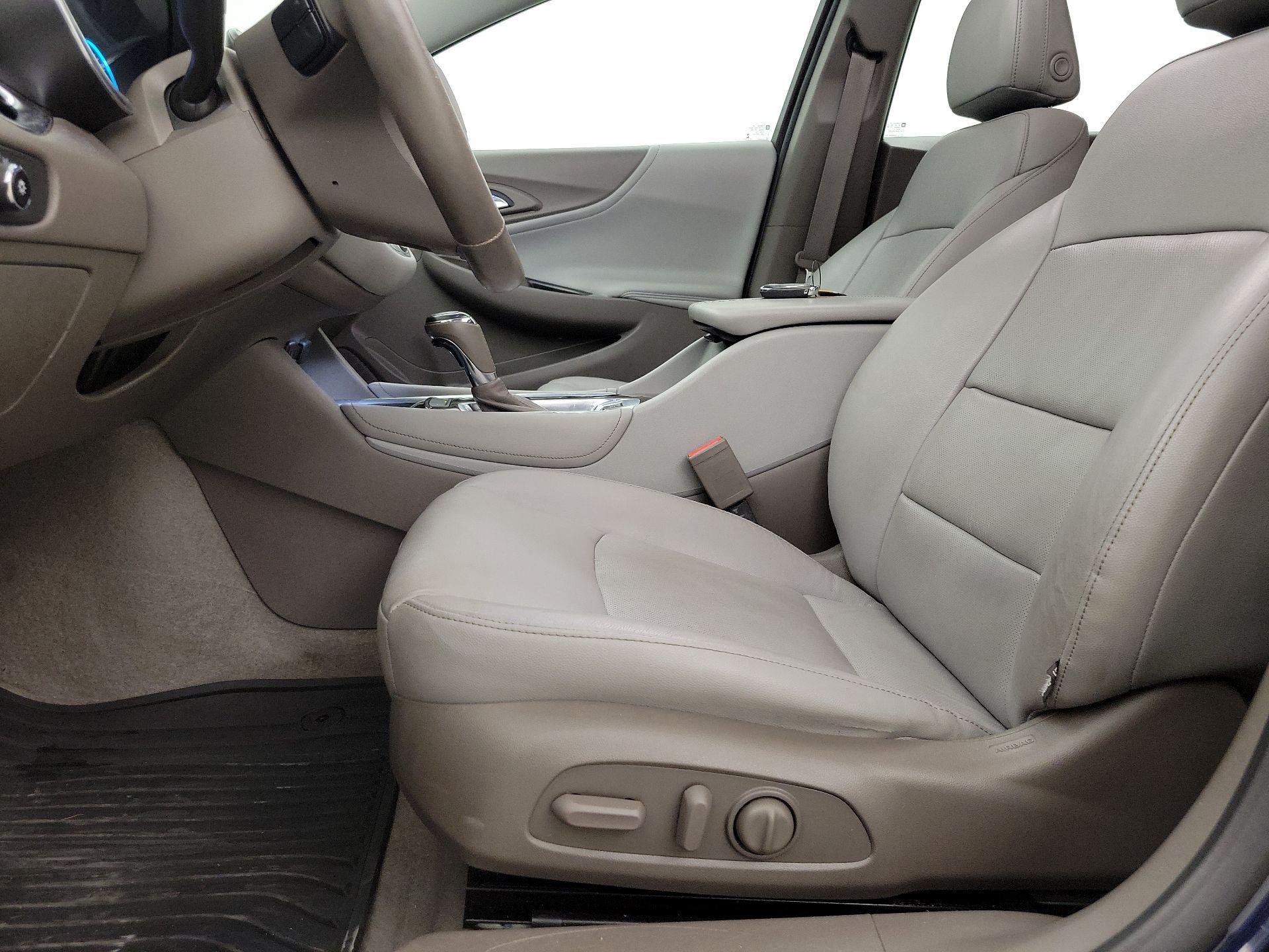 Thumbnail: 2017 Chevrolet Malibu - 11