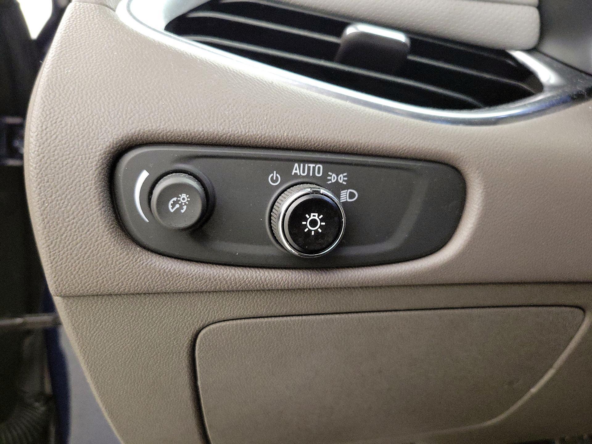 Thumbnail: 2017 Chevrolet Malibu - 13