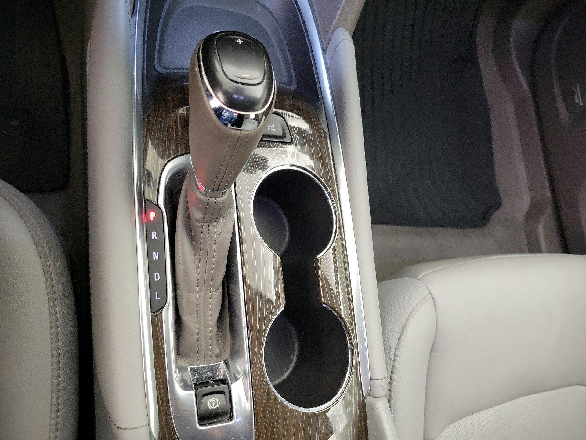 Thumbnail: 2017 Chevrolet Malibu - 18