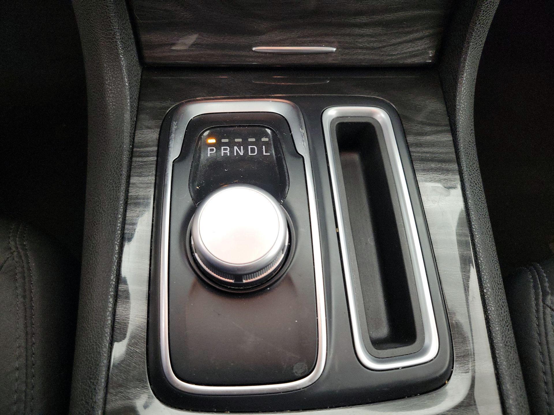 Thumbnail: 2021 Chrysler 300 - 17