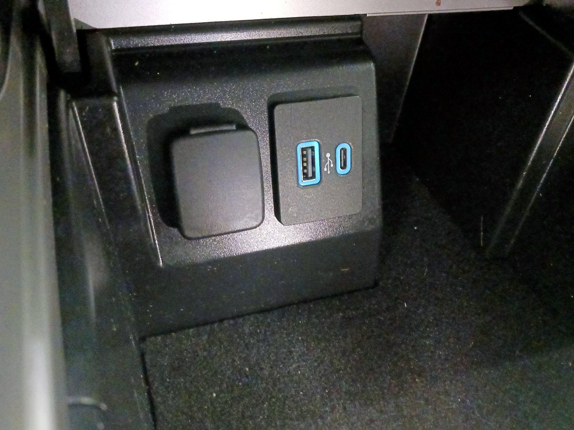 Thumbnail: 2021 Ford Explorer - 19