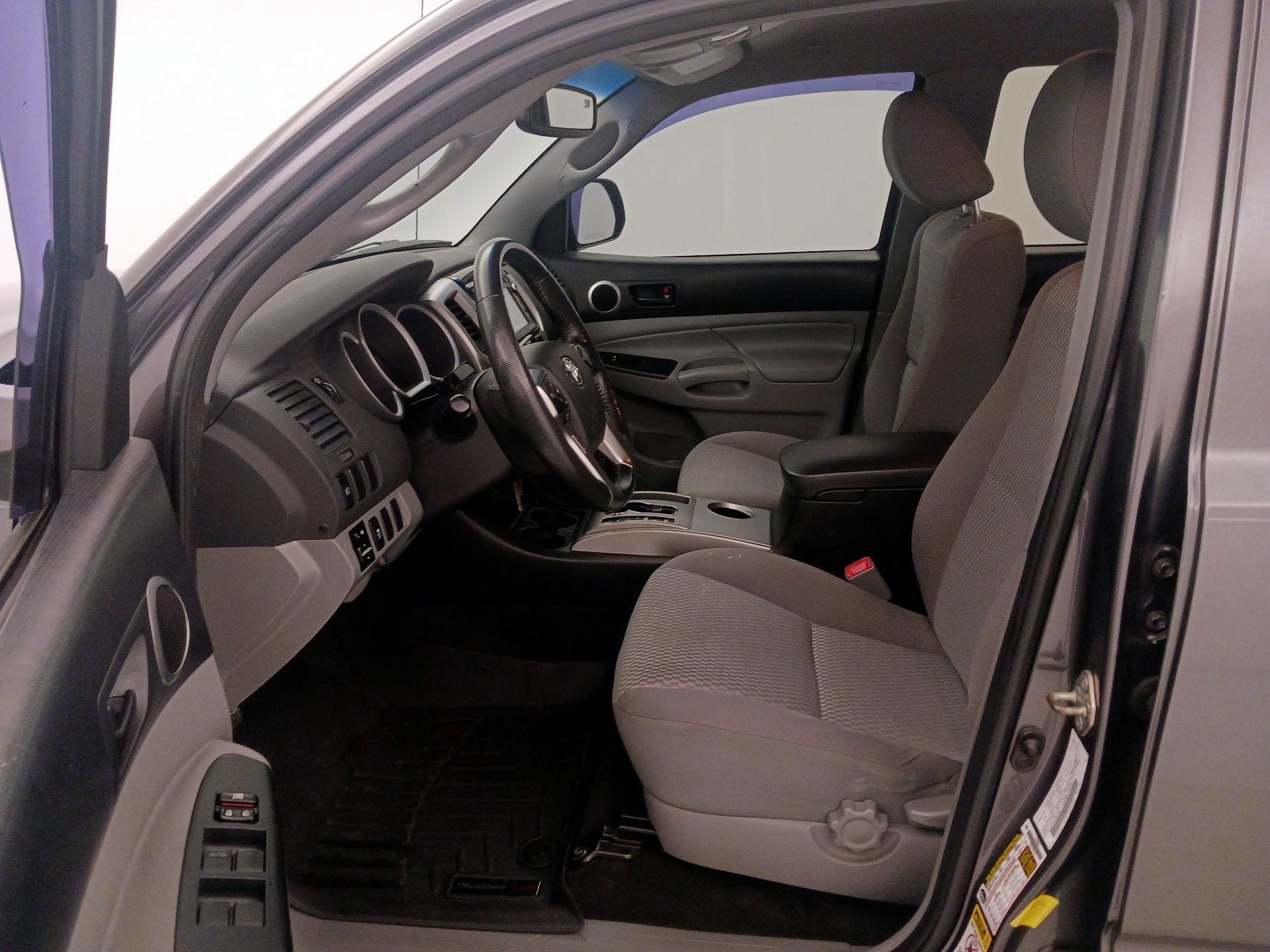 Thumbnail: 2015 Toyota Tacoma - 11