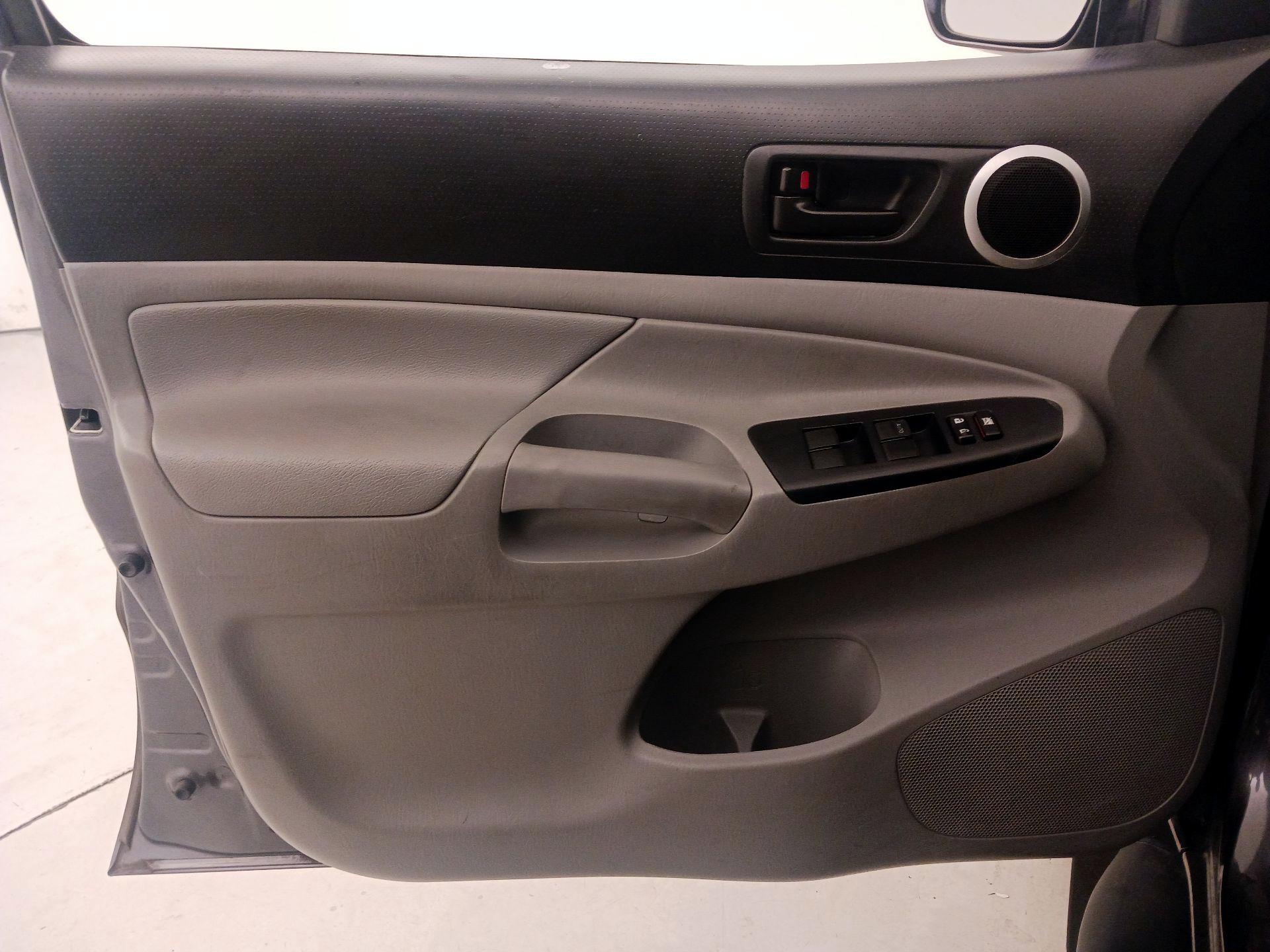 Thumbnail: 2015 Toyota Tacoma - 12